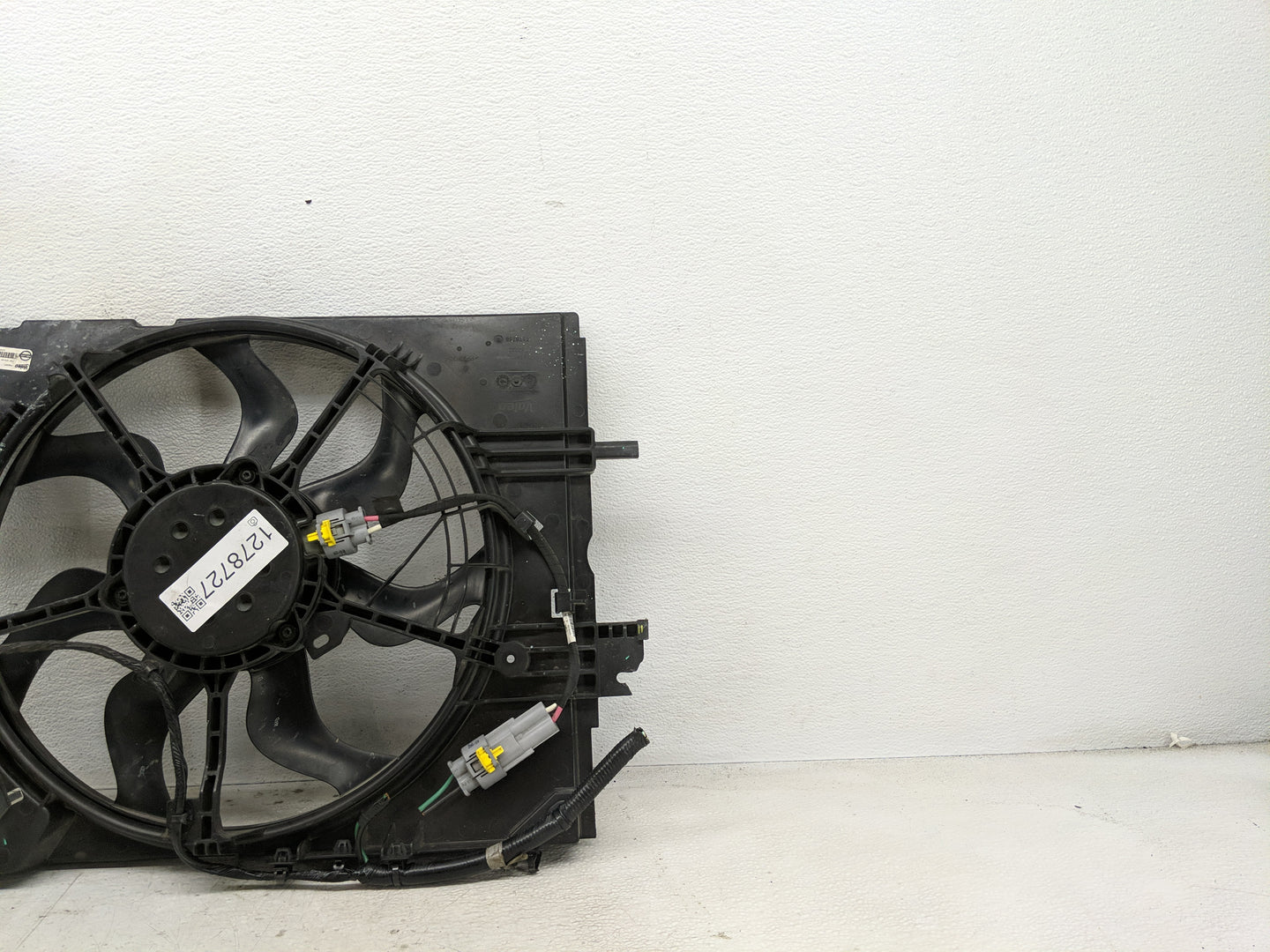 2020-2022 Nissan Sentra Electric Radiator Cooling Fan Motor Assembly P/N:214816LB0B Fits Fits 2020 2021 2022 OEM Used Auto P