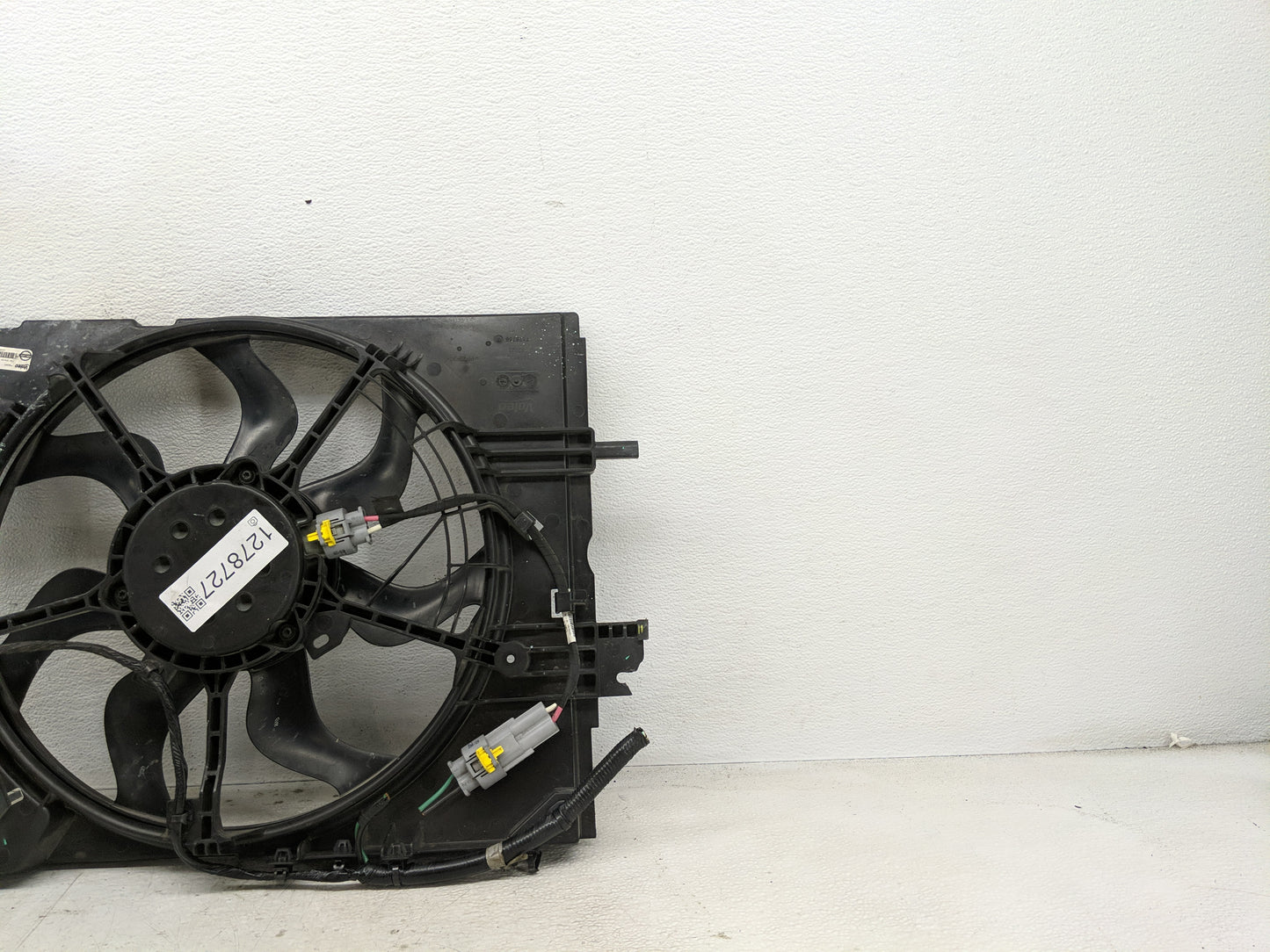 2020-2022 Nissan Sentra Electric Radiator Cooling Fan Motor Assembly P/N:214816LB0B Fits Fits 2020 2021 2022 OEM Used Auto P