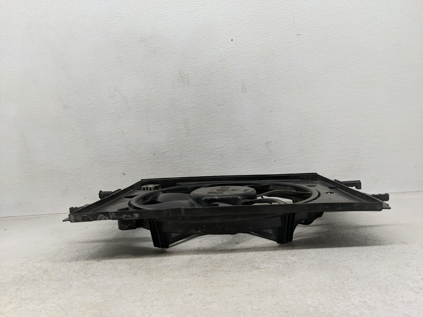 2020-2022 Nissan Sentra Electric Radiator Cooling Fan Motor Assembly P/N:214816LB0B Fits Fits 2020 2021 2022 OEM Used Auto P