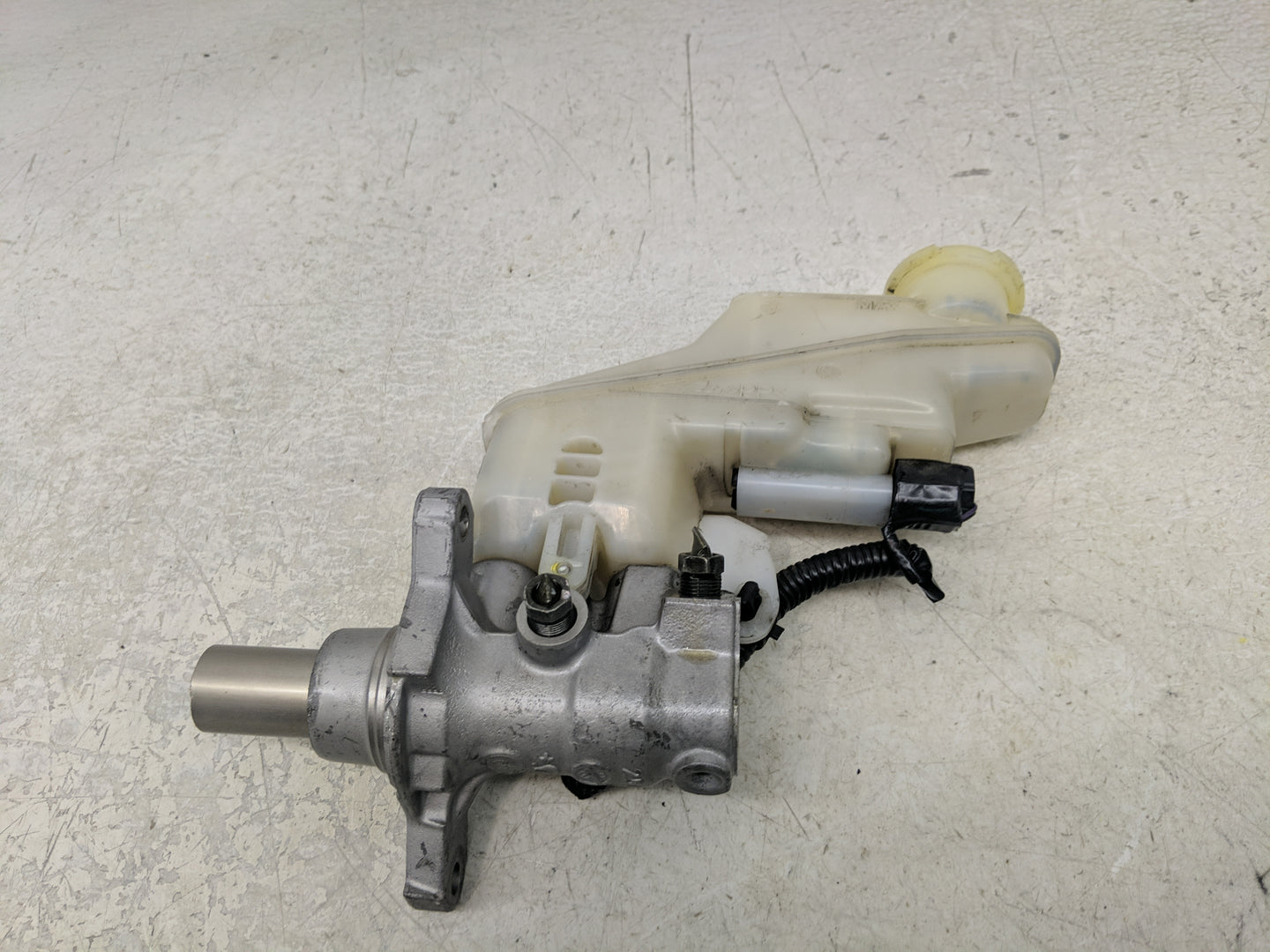 2020-2021 Nissan Sentra Brake Master Cylinder - Oemusedautoparts1.com