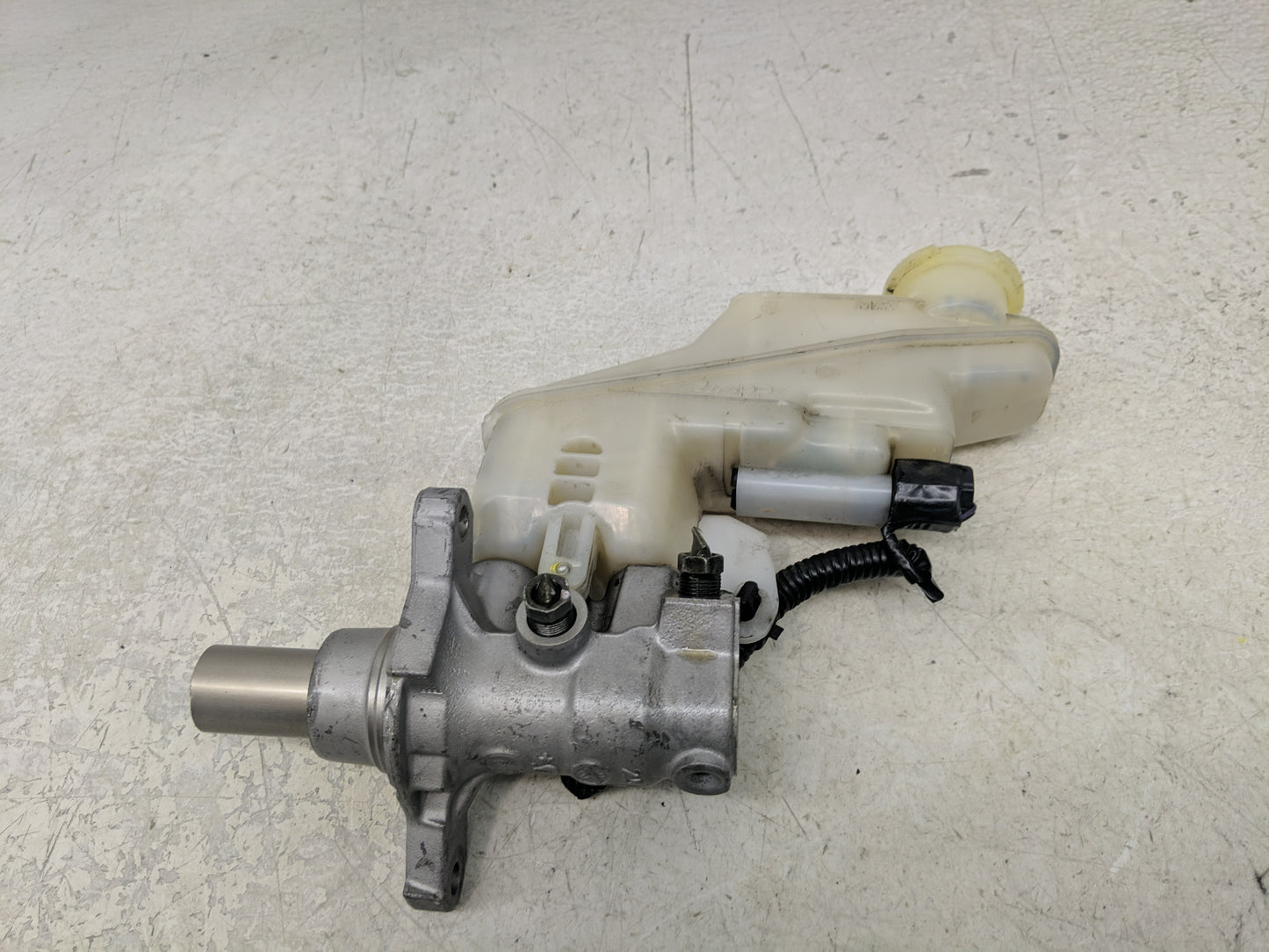 2020-2021 Nissan Sentra Brake Master Cylinder - Oemusedautoparts1.com