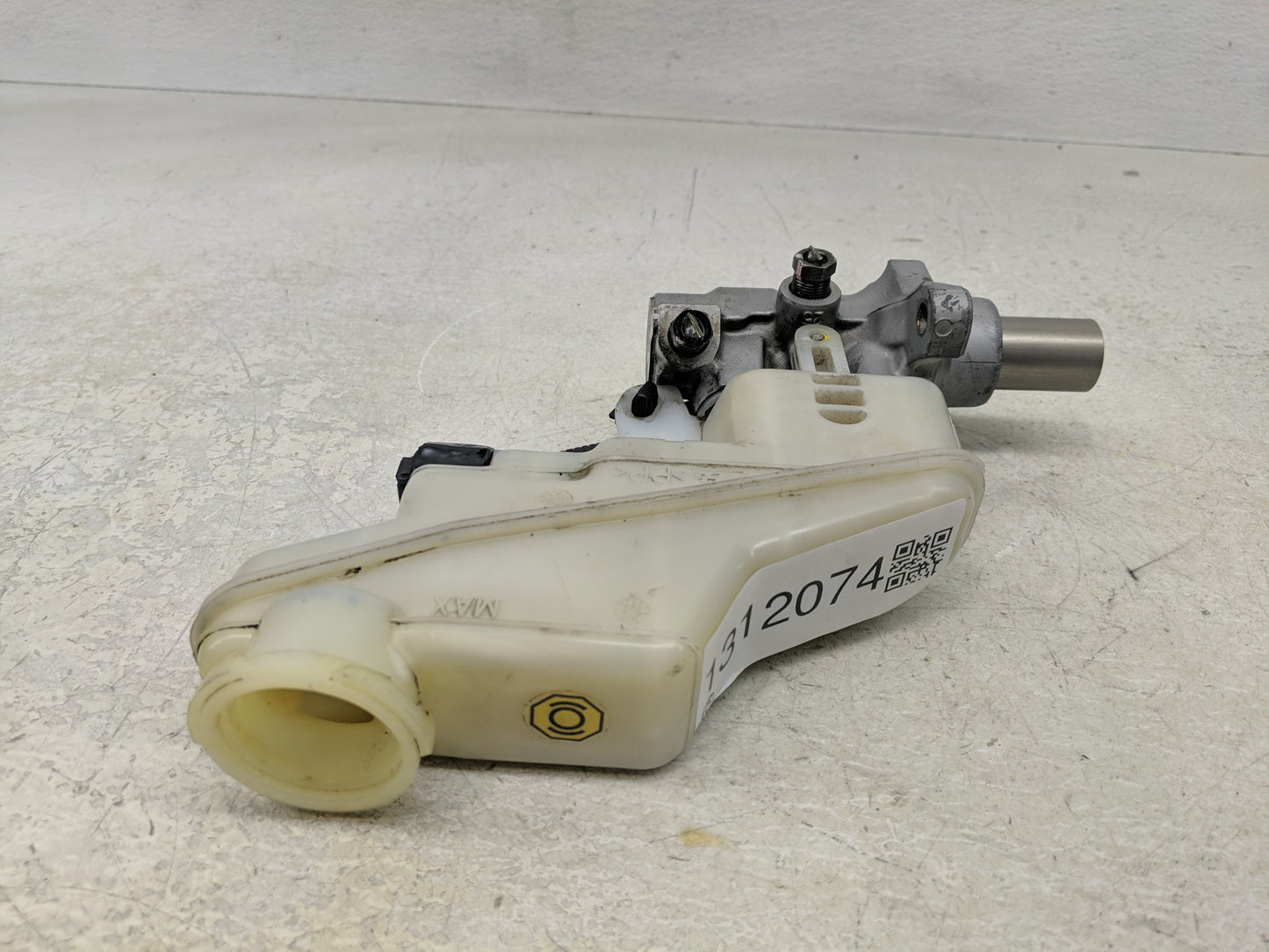 2020-2021 Nissan Sentra Brake Master Cylinder - Oemusedautoparts1.com