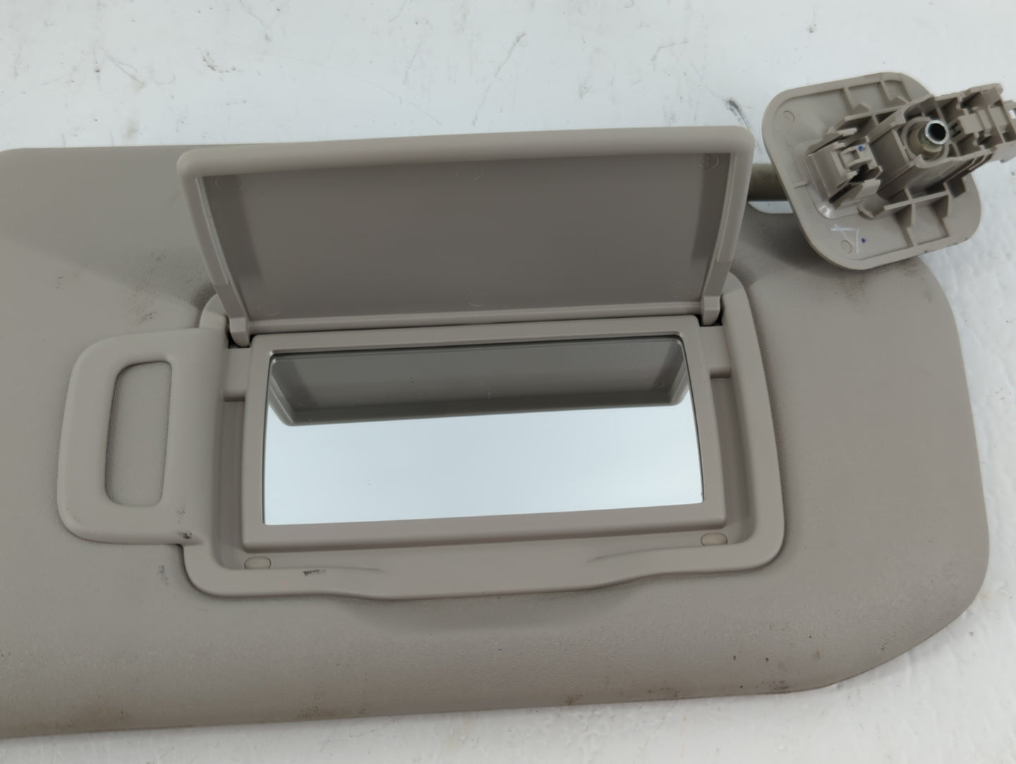 2020-2022 Nissan Sentra Sun Visor Shade Replacement Passenger Right Mirror Fits Fits 2020 2021 2022 OEM Used Auto Parts - Oe