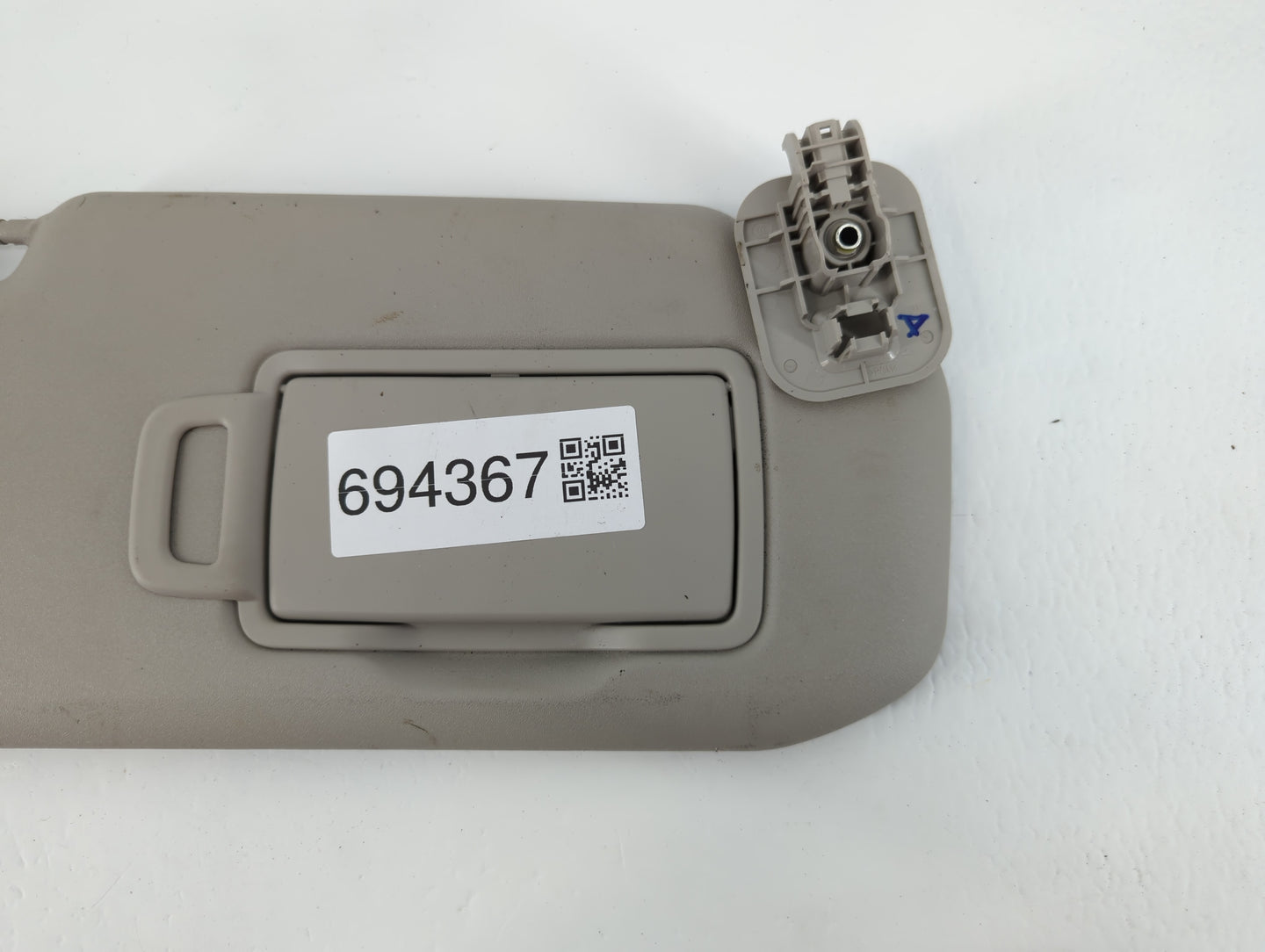2020-2022 Nissan Sentra Sun Visor Shade Replacement Passenger Right Mirror Fits Fits 2020 2021 2022 OEM Used Auto Parts - Oe