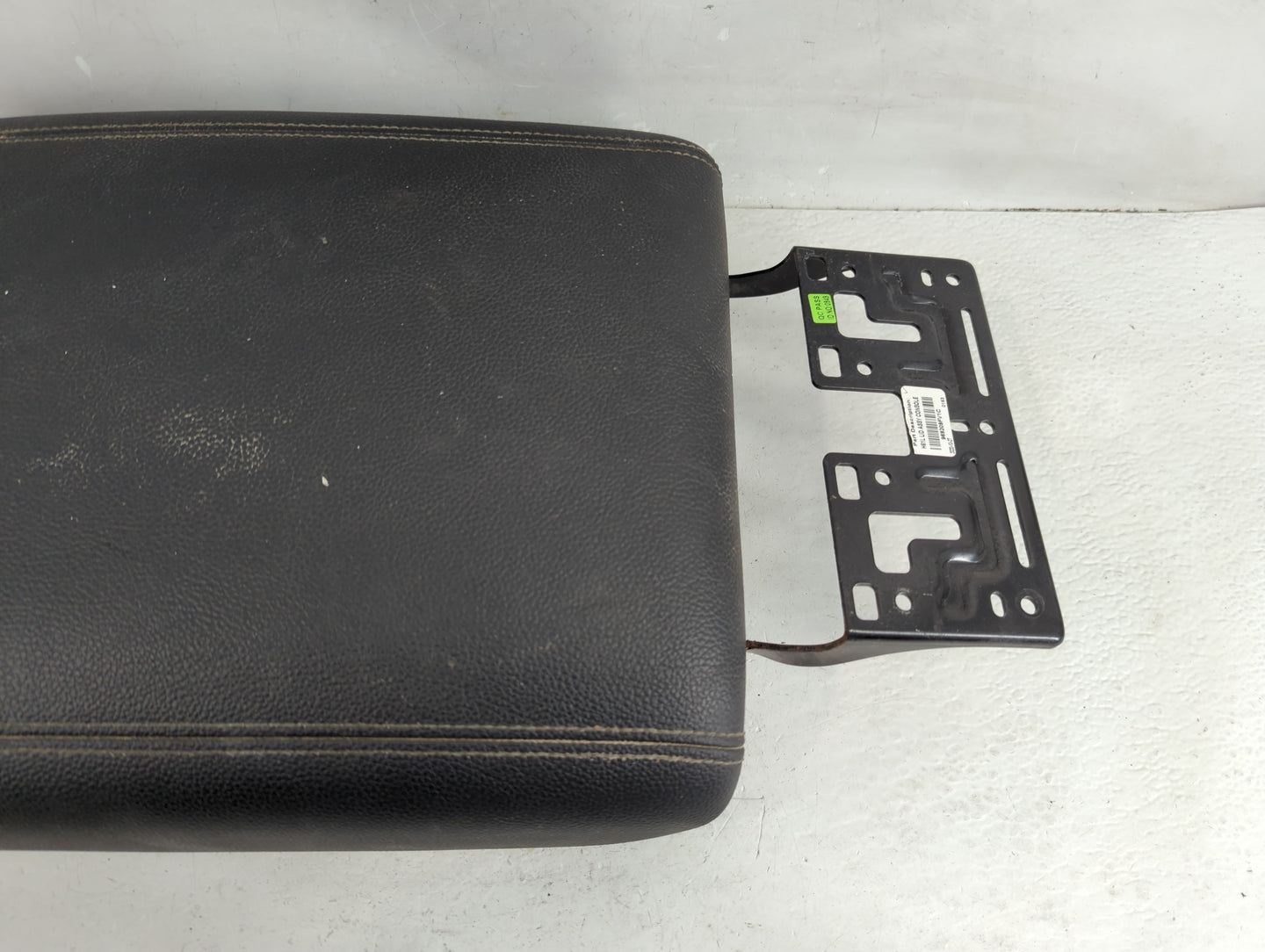 2021 Nissan Titan Center Console Armrest Cover Lid P/N:969209FV1C Fits OEM Used Auto Parts - Oemusedautoparts1.com