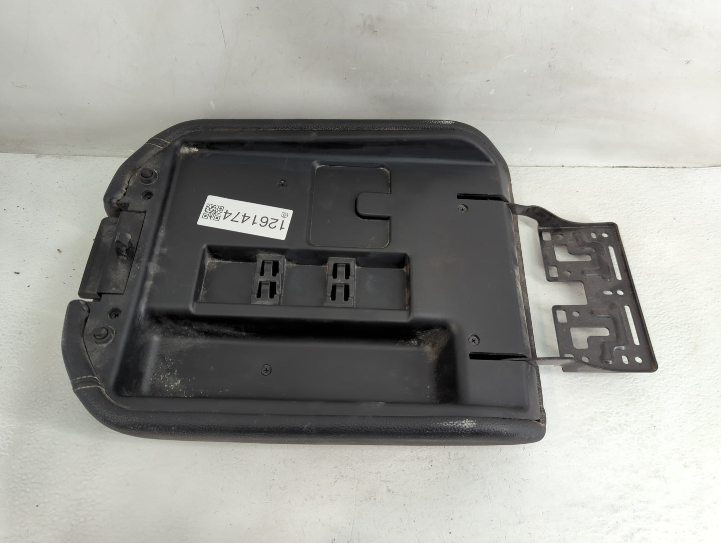 2021 Nissan Titan Center Console Armrest Cover Lid P/N:969209FV1C Fits OEM Used Auto Parts - Oemusedautoparts1.com