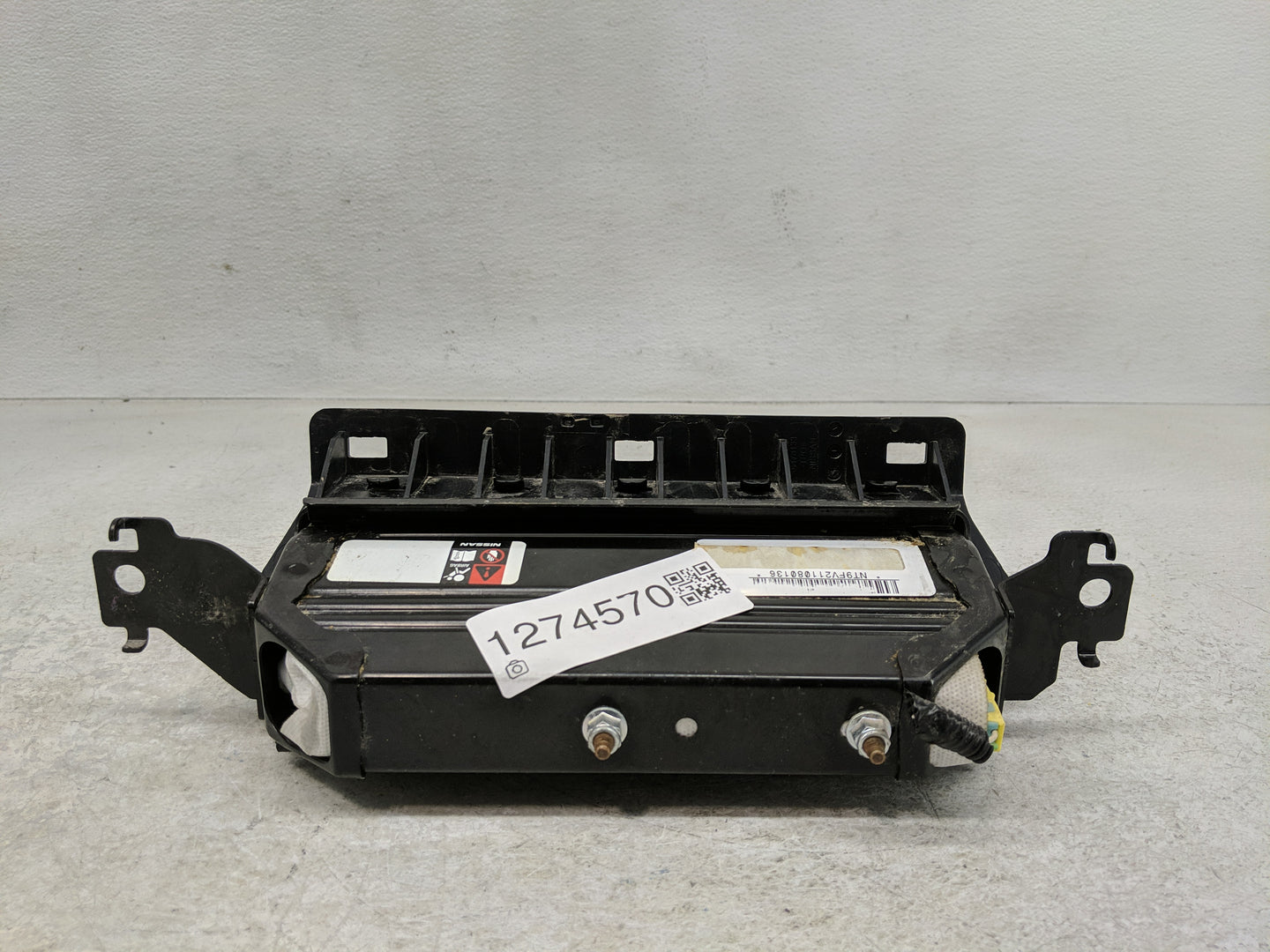 2022 Nissan Titan Air Bag Driver Left Steering Wheel Mounted Fits OEM Used Auto Parts - Oemusedautoparts1.com