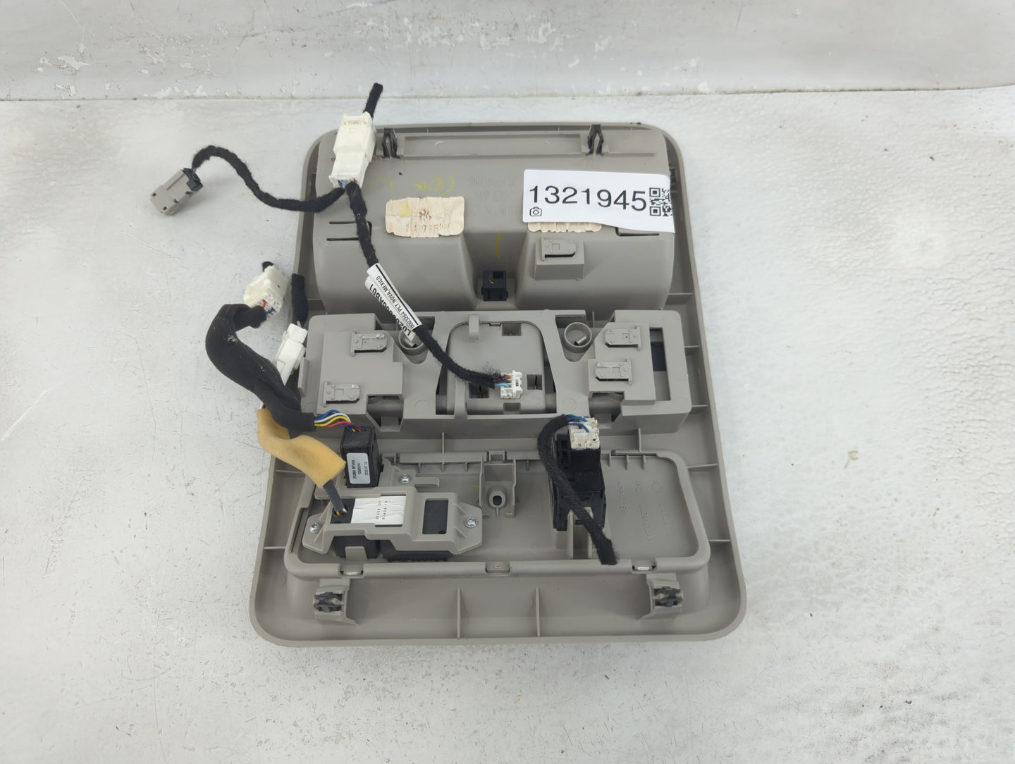 2021 Nissan Titan Overhead Roof Console - Oemusedautoparts1.com