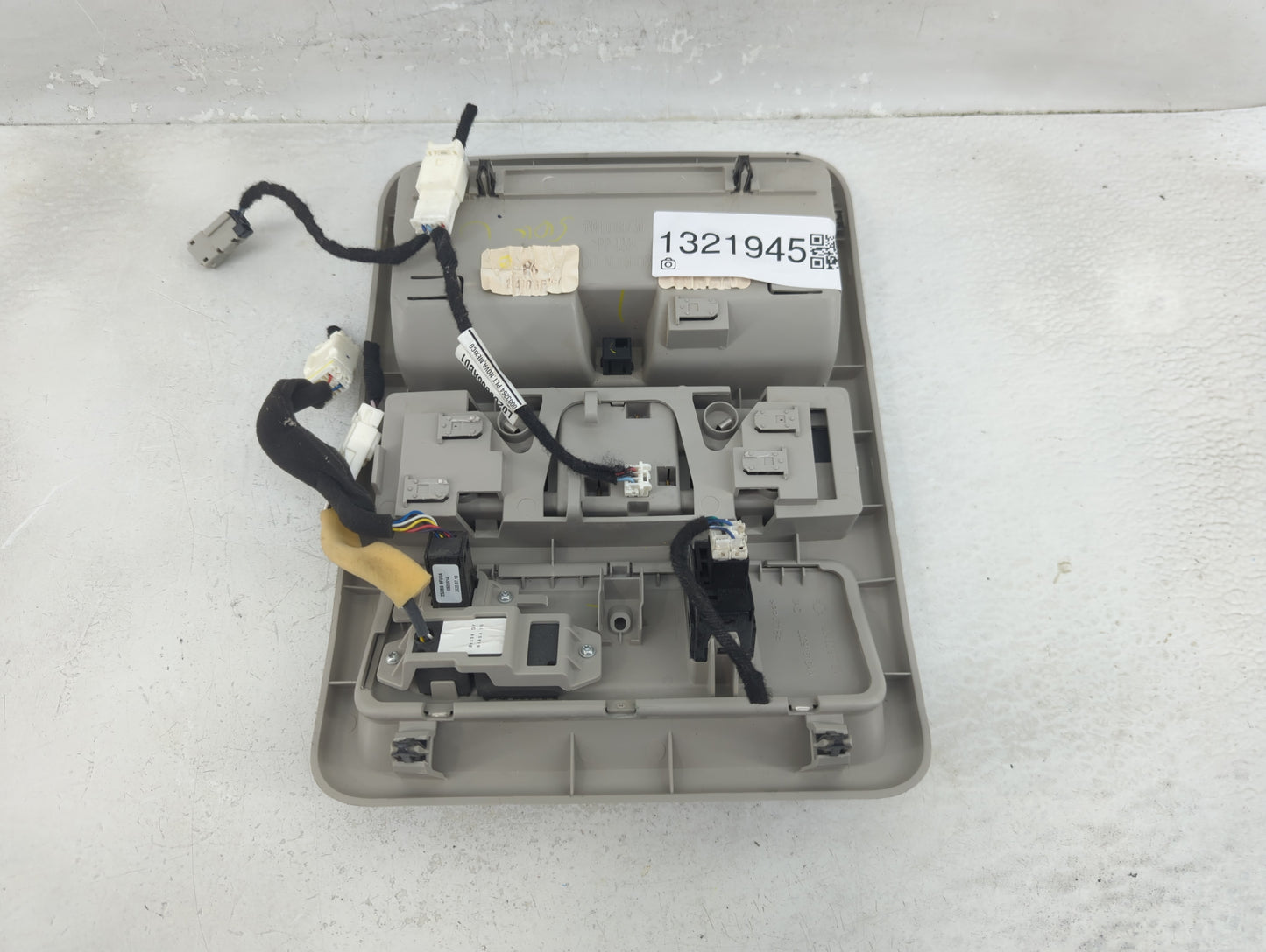 2021 Nissan Titan Overhead Roof Console - Oemusedautoparts1.com