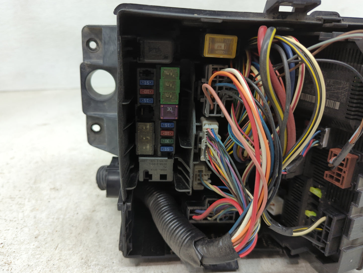 2016-2022 Nissan Titan Fusebox Fuse Box Panel Relay Module Fits Fits 2016 2017 2018 2019 2020 2021 2022 OEM Used Auto Parts 