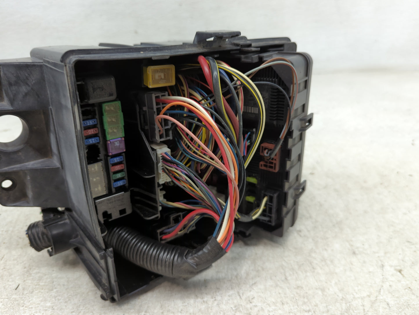 2016-2022 Nissan Titan Fusebox Fuse Box Panel Relay Module Fits Fits 2016 2017 2018 2019 2020 2021 2022 OEM Used Auto Parts 