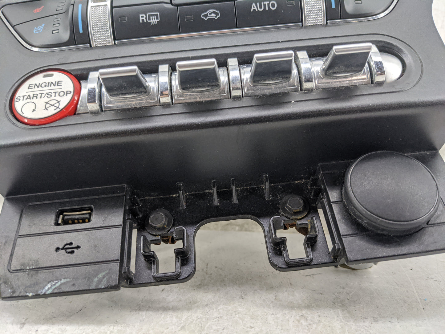 2019-2021 Nissan Titan Climate Control Module Temperature AC/Heater Replacement P/N:FR3T-18E245-GC 17002740-10 Fits OEM Used