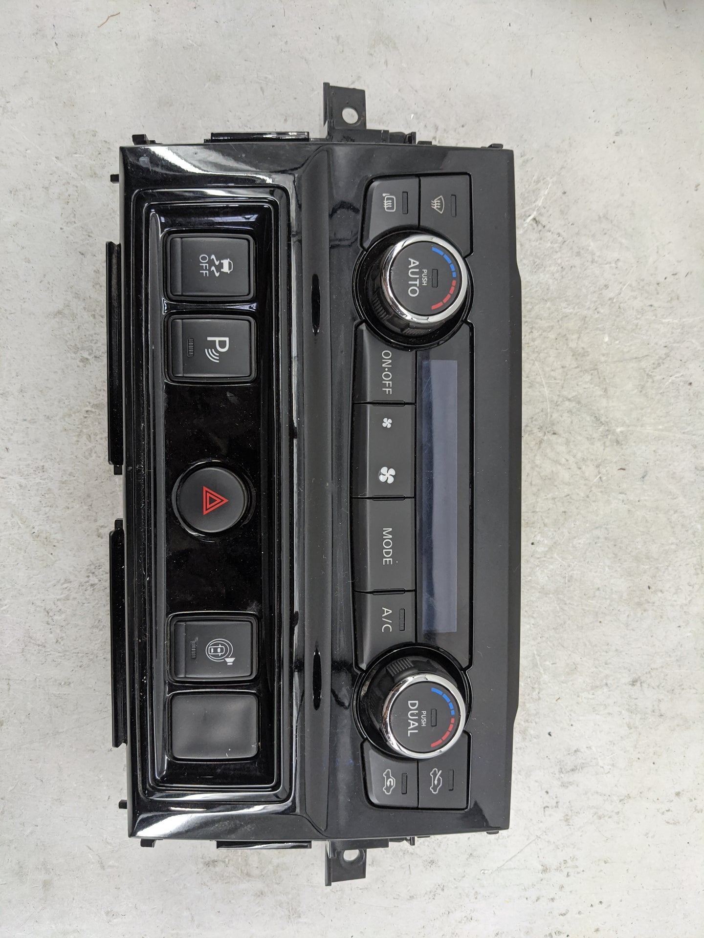 2016-2021 Nissan Titan Climate Control Module Temperature AC/Heater Replacement P/N:27500 EZ10B Fits OEM Used Auto Parts - O