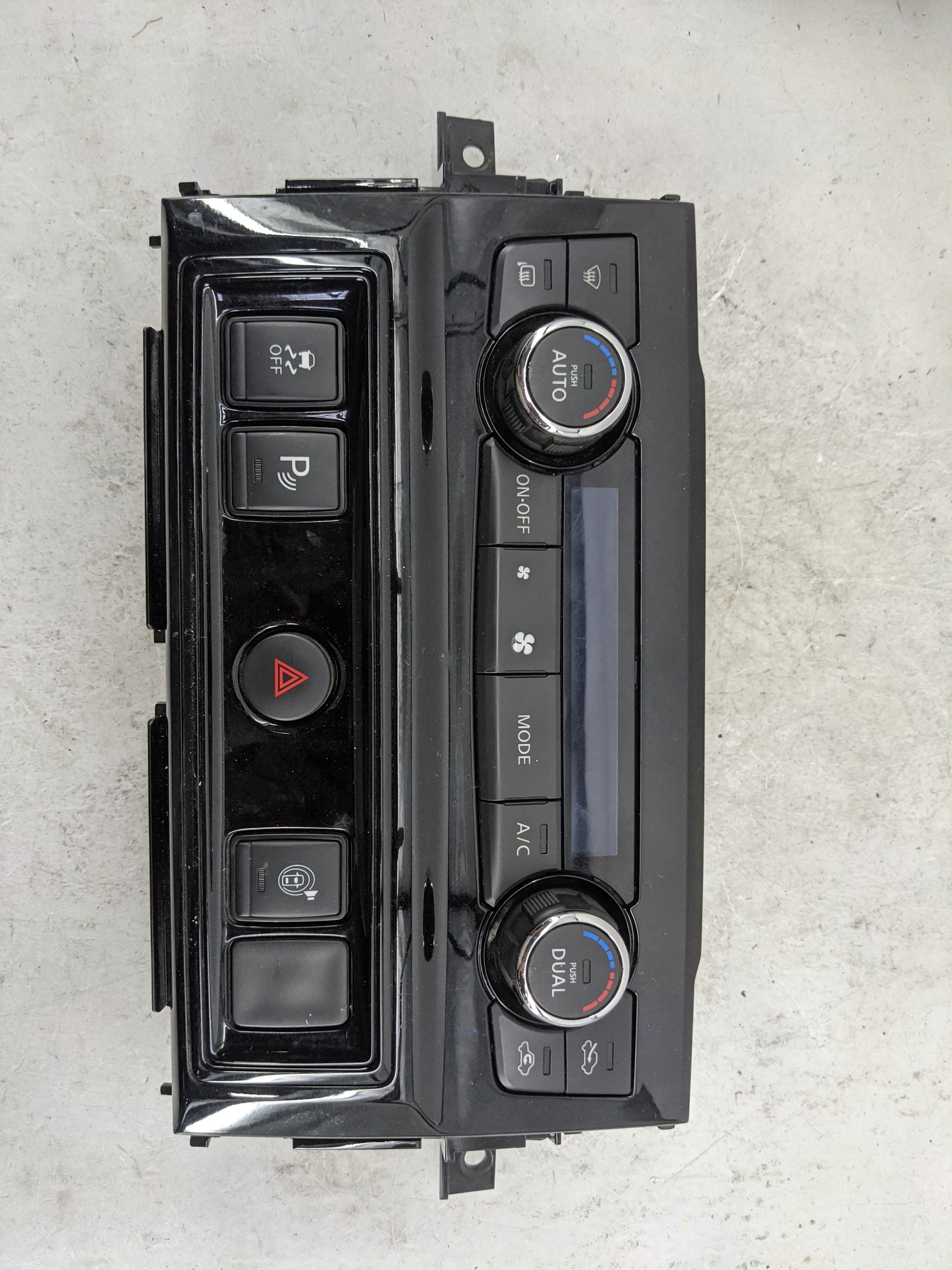 2016-2021 Nissan Titan Climate Control Module Temperature AC/Heater Replacement P/N:27500 EZ10B Fits OEM Used Auto Parts - O