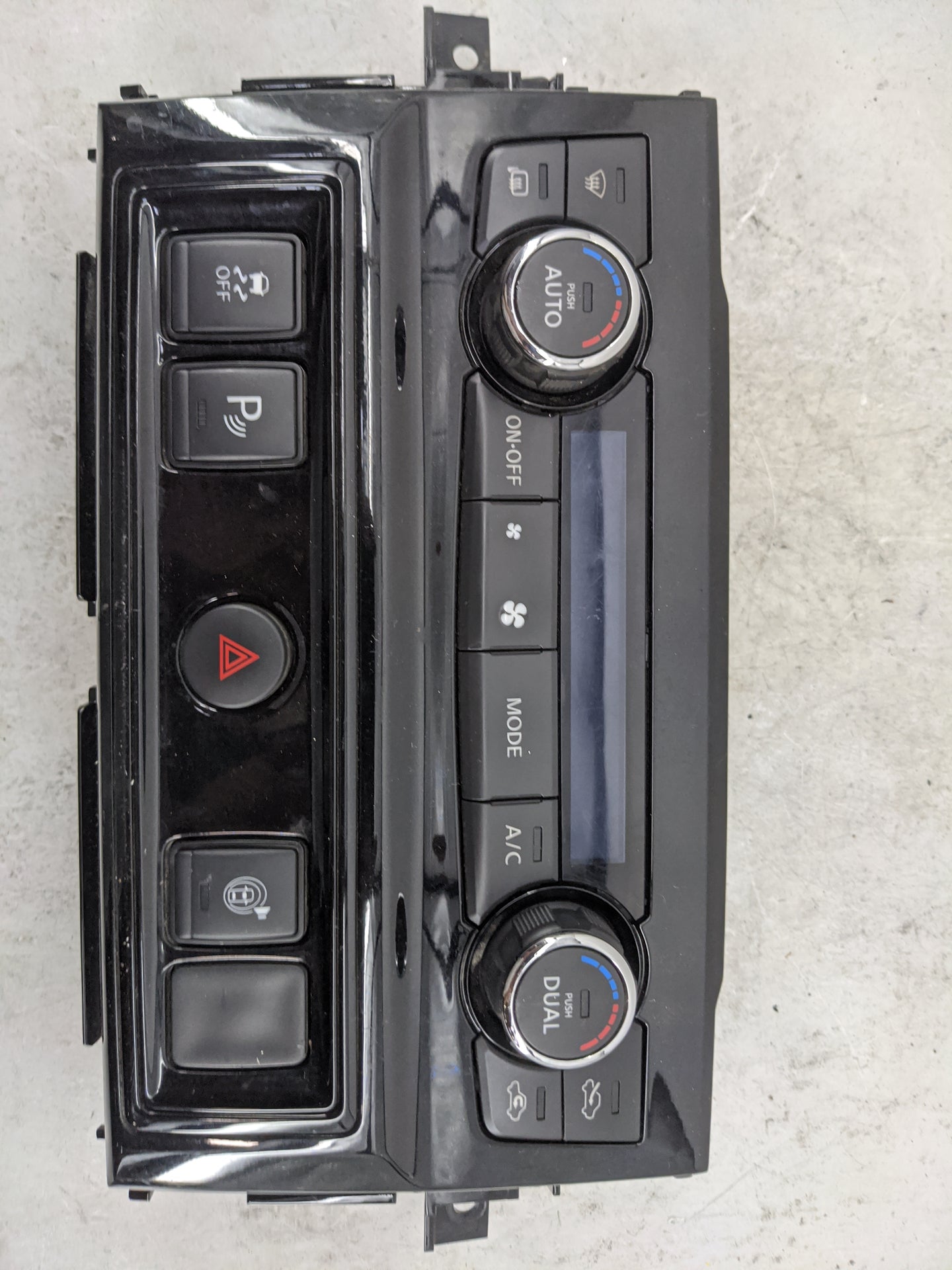 2016-2021 Nissan Titan Climate Control Module Temperature AC/Heater Replacement P/N:27500 EZ10B Fits OEM Used Auto Parts - O