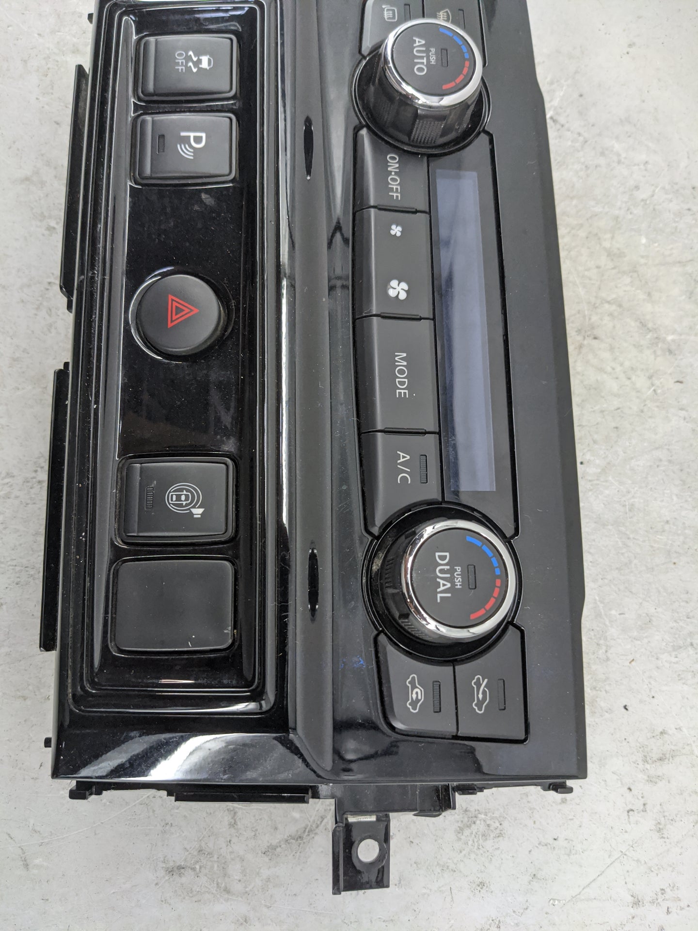 2016-2021 Nissan Titan Climate Control Module Temperature AC/Heater Replacement P/N:27500 EZ10B Fits OEM Used Auto Parts - O