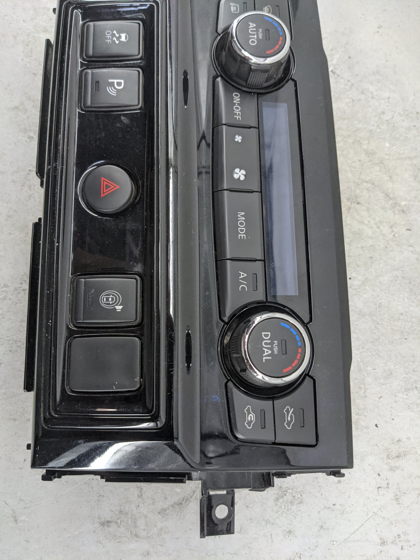 2016-2021 Nissan Titan Climate Control Module Temperature AC/Heater Replacement P/N:27500 EZ10B Fits OEM Used Auto Parts - O