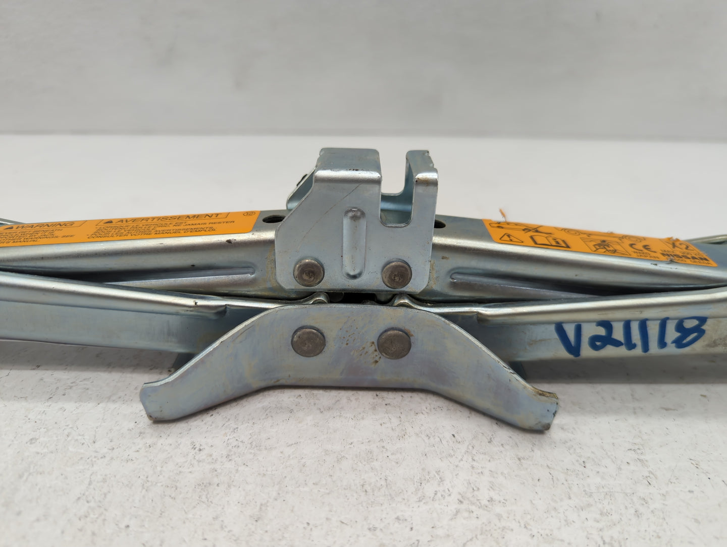 2021 Nissan Versa Spare Scissor Car Jack - Oemusedautoparts1.com