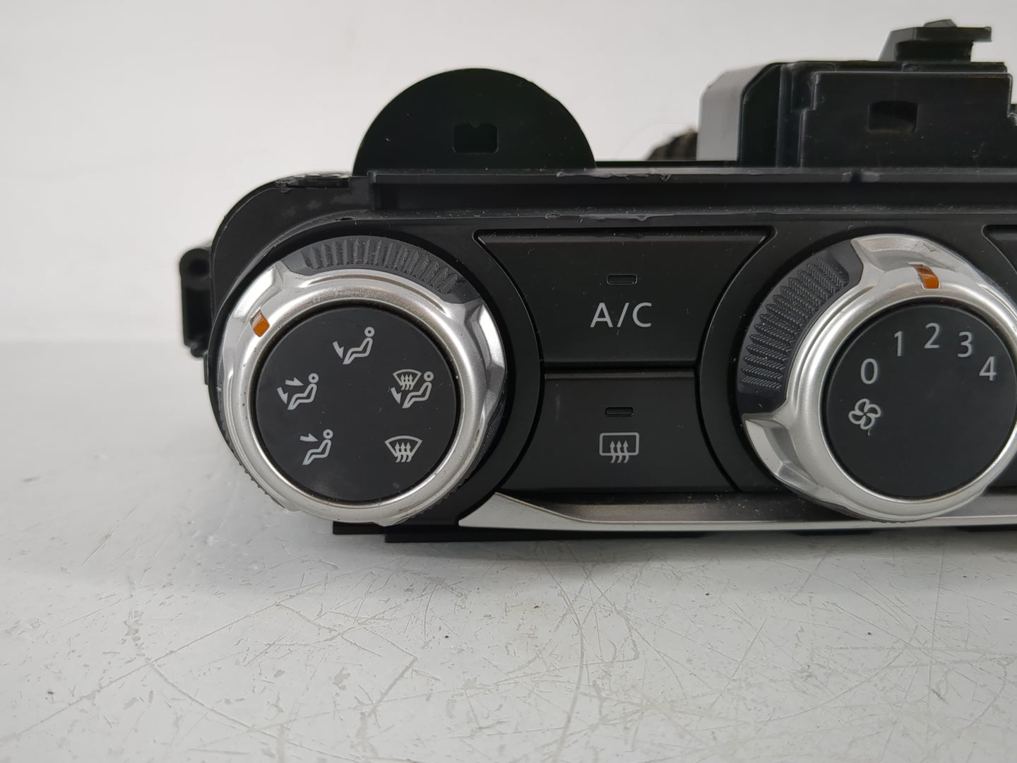 2021 Nissan Versa Climate Control Module Temperature AC/Heater Replacement P/N:T198220B Fits OEM Used Auto Parts - Oemusedau