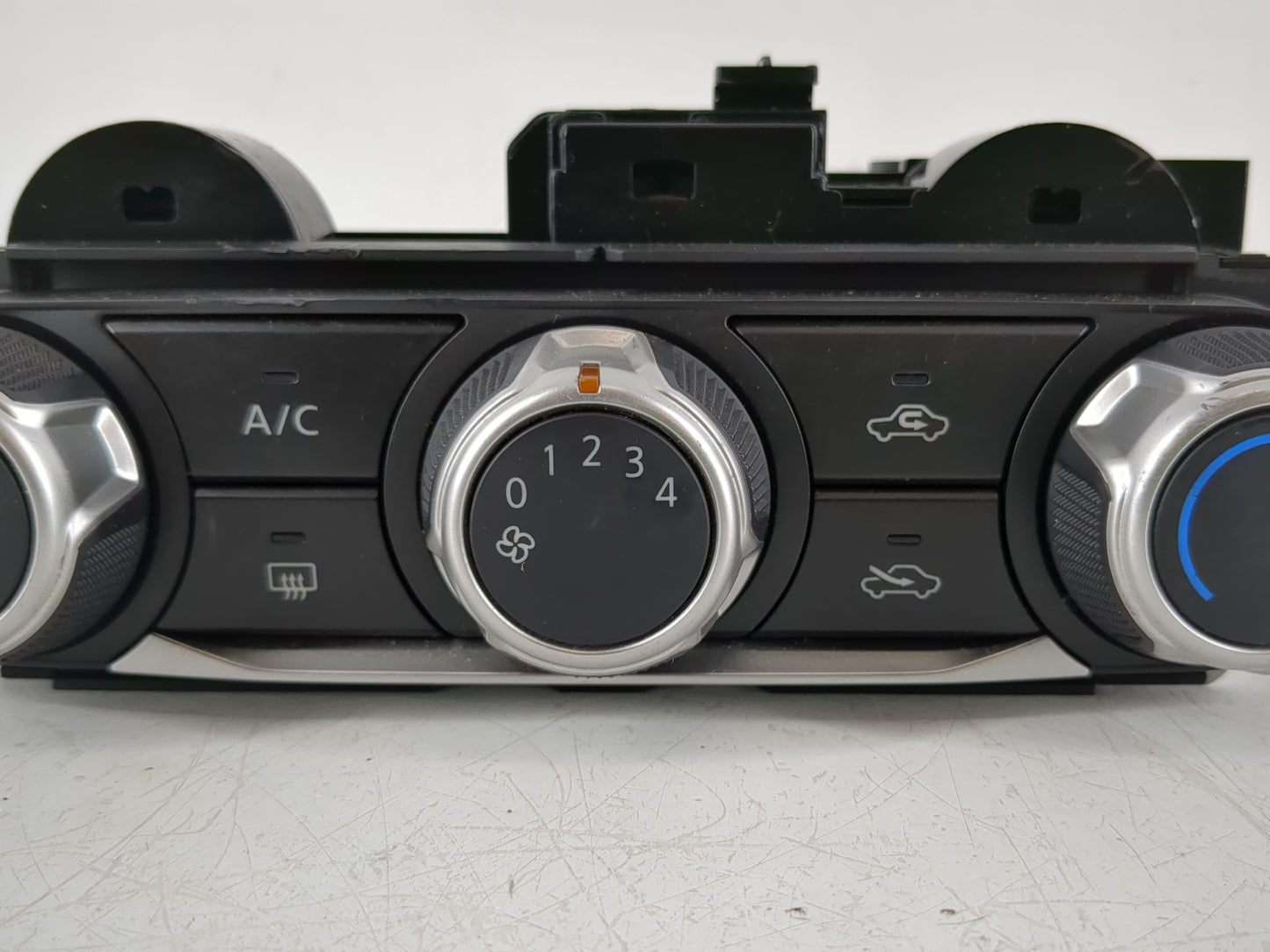 2021 Nissan Versa Climate Control Module Temperature AC/Heater Replacement P/N:T198220B Fits OEM Used Auto Parts - Oemusedau