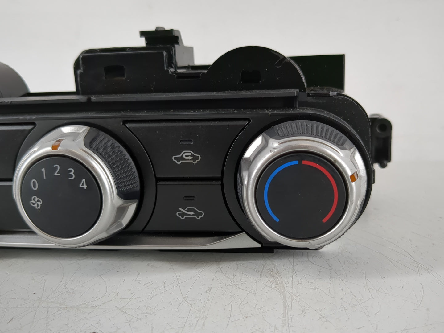 2021 Nissan Versa Climate Control Module Temperature AC/Heater Replacement P/N:T198220B Fits OEM Used Auto Parts - Oemusedau