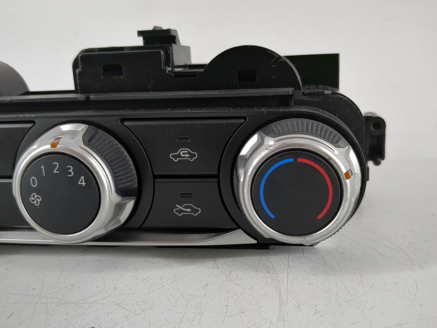 2021 Nissan Versa Climate Control Module Temperature AC/Heater Replacement P/N:T198220B Fits OEM Used Auto Parts - Oemusedau