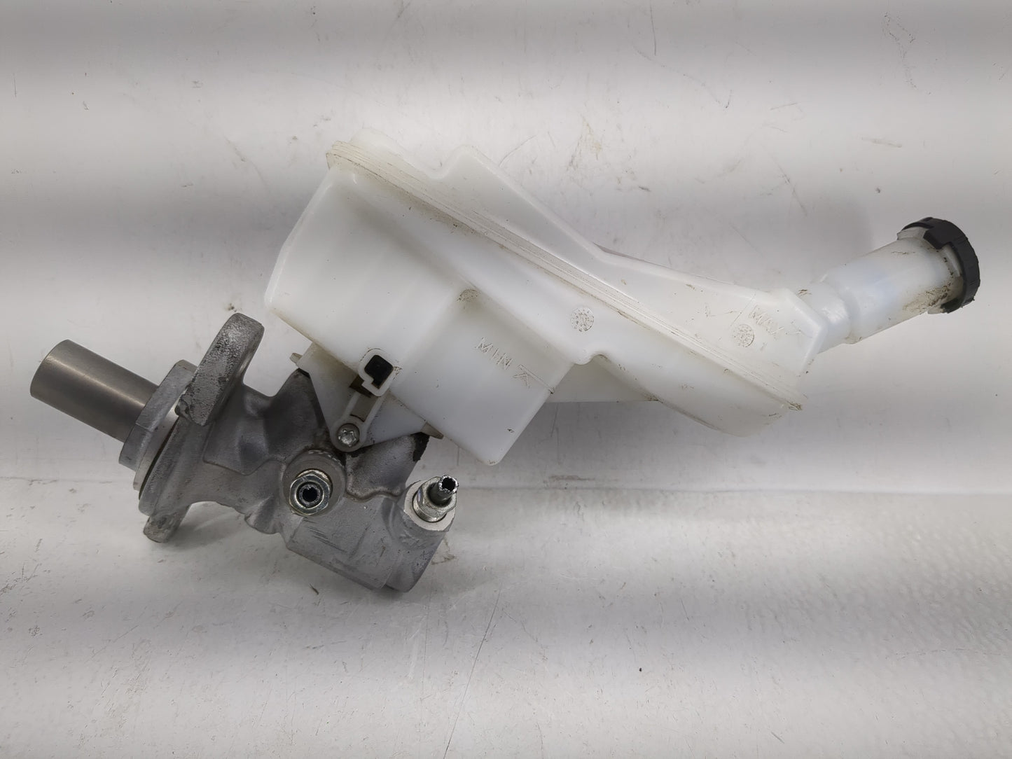 2020-2022 Nissan Versa Brake Master Cylinder - Oemusedautoparts1.com