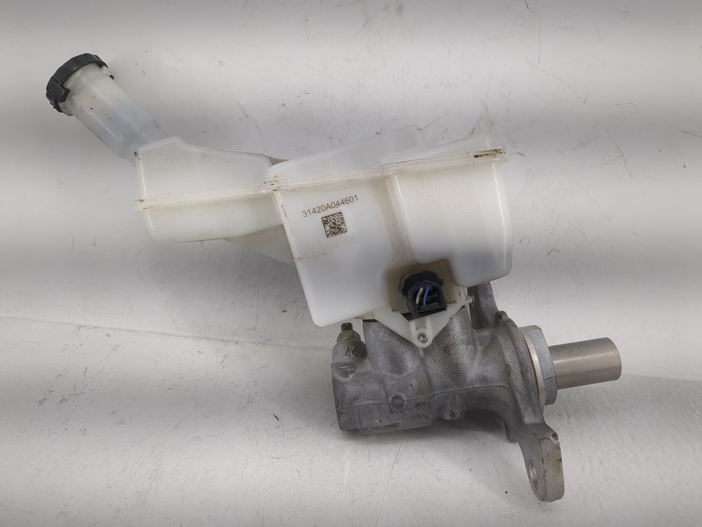 2020-2022 Nissan Versa Brake Master Cylinder - Oemusedautoparts1.com