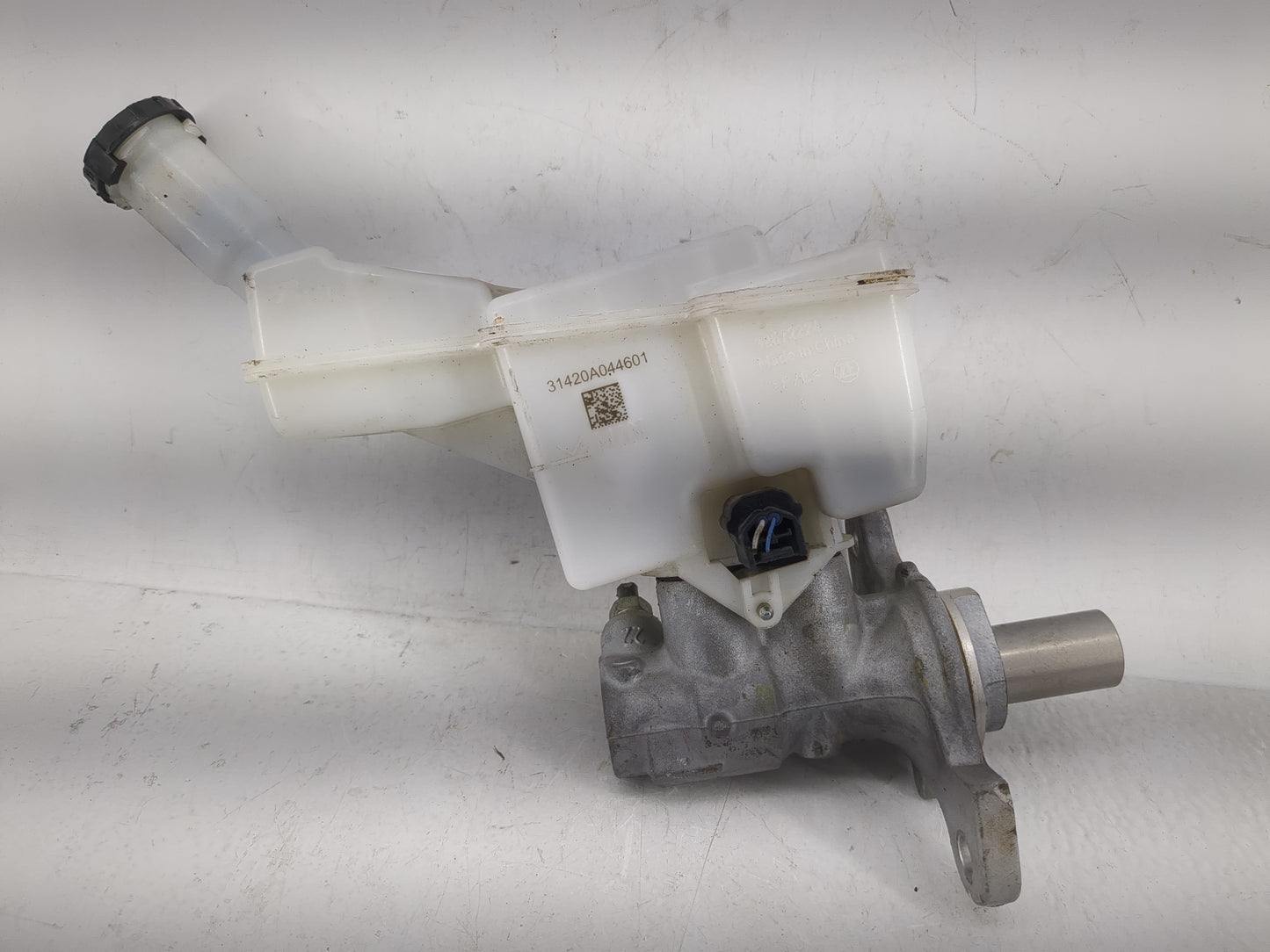 2020-2022 Nissan Versa Brake Master Cylinder - Oemusedautoparts1.com