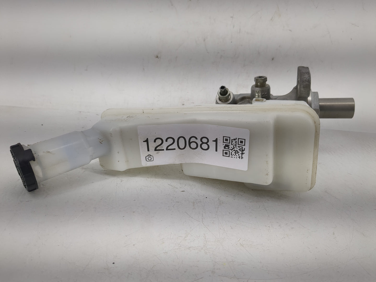 2020-2022 Nissan Versa Brake Master Cylinder - Oemusedautoparts1.com