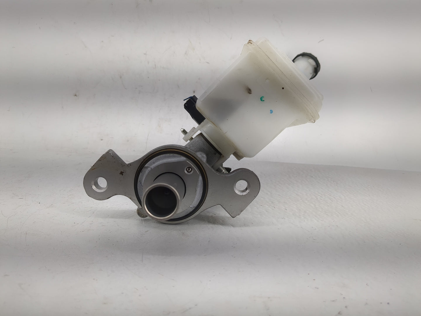 2020-2022 Nissan Versa Brake Master Cylinder - Oemusedautoparts1.com