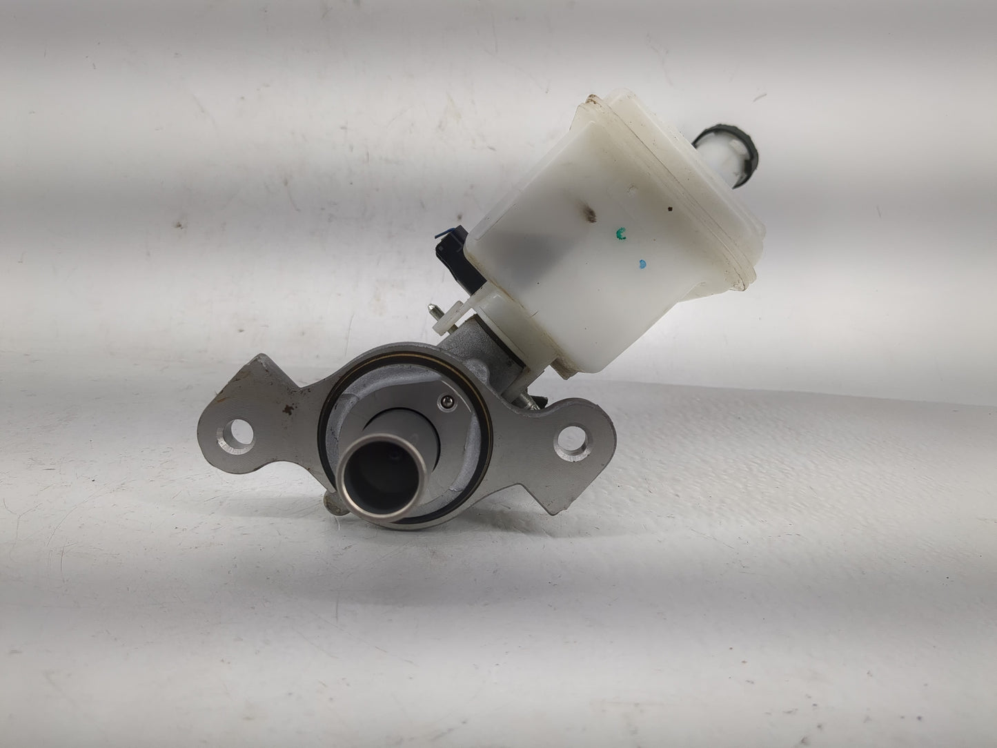 2020-2022 Nissan Versa Brake Master Cylinder - Oemusedautoparts1.com