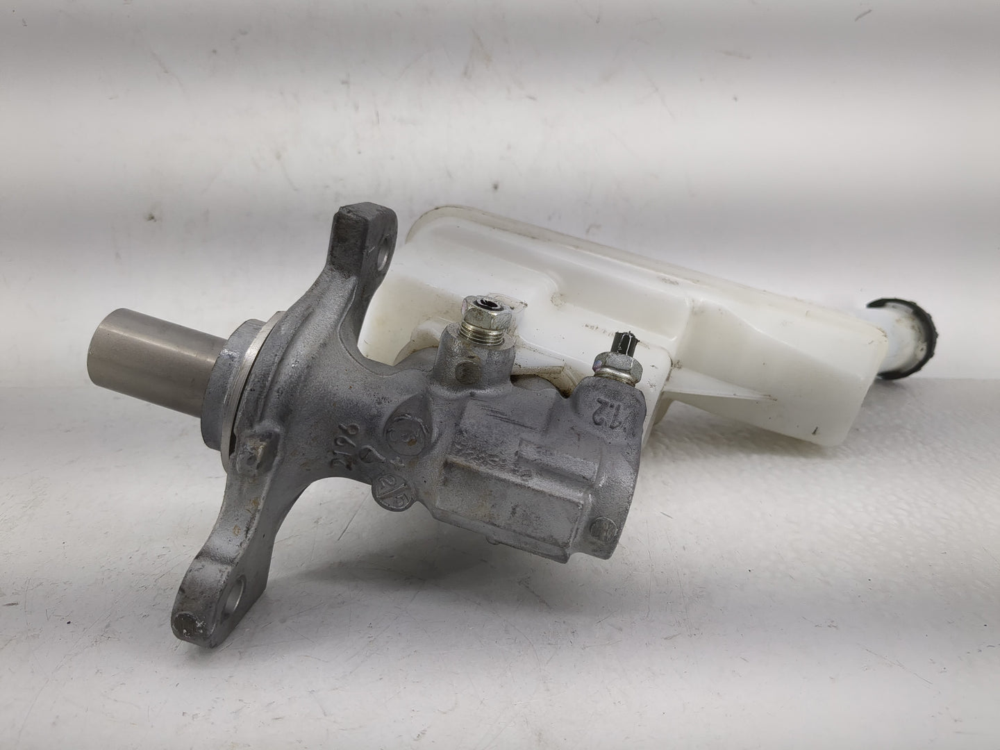 2020-2022 Nissan Versa Brake Master Cylinder - Oemusedautoparts1.com