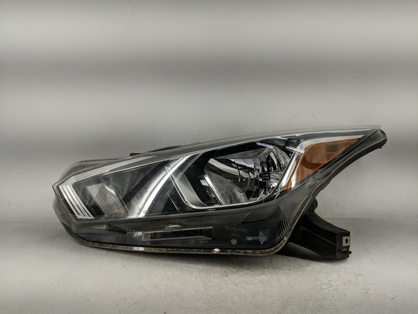2020-2022 Nissan Versa Driver Left Oem Head Light Headlight Lamp - Oemusedautoparts1.com