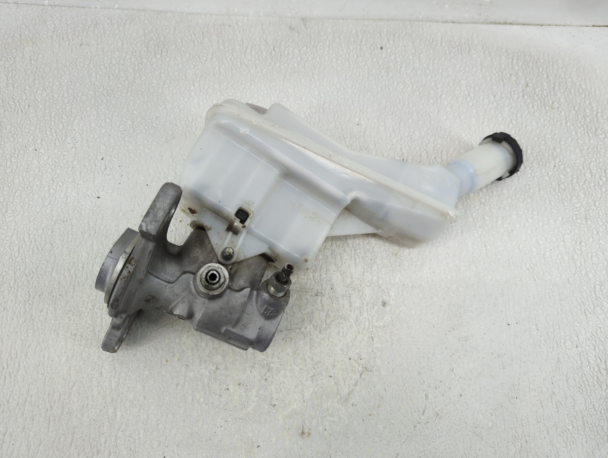 2020-2022 Nissan Versa Brake Master Cylinder 1276326 - Oemusedautoparts1.com