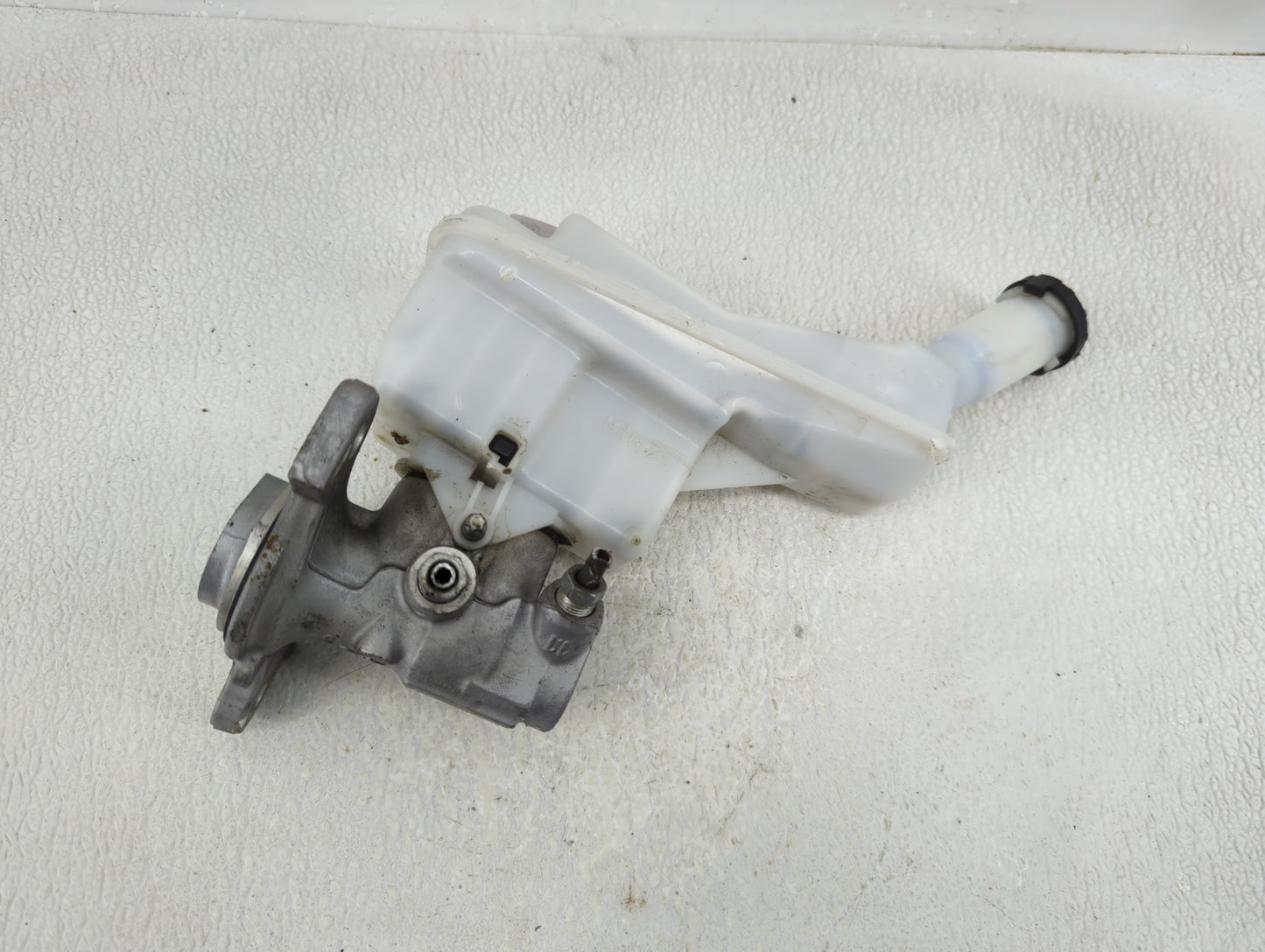 2020-2022 Nissan Versa Brake Master Cylinder 1276326 - Oemusedautoparts1.com