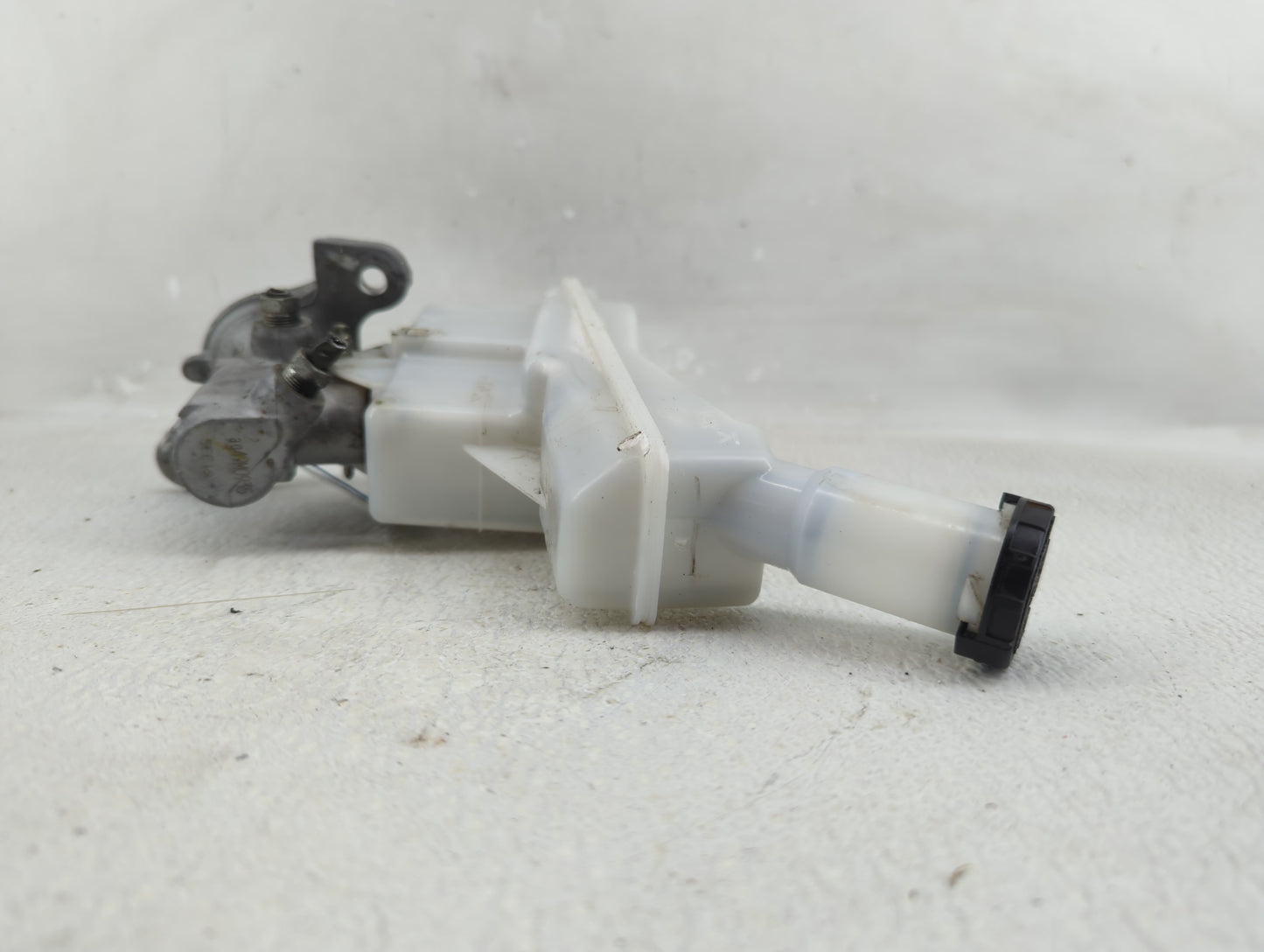 2020-2022 Nissan Versa Brake Master Cylinder - Oemusedautoparts1.com