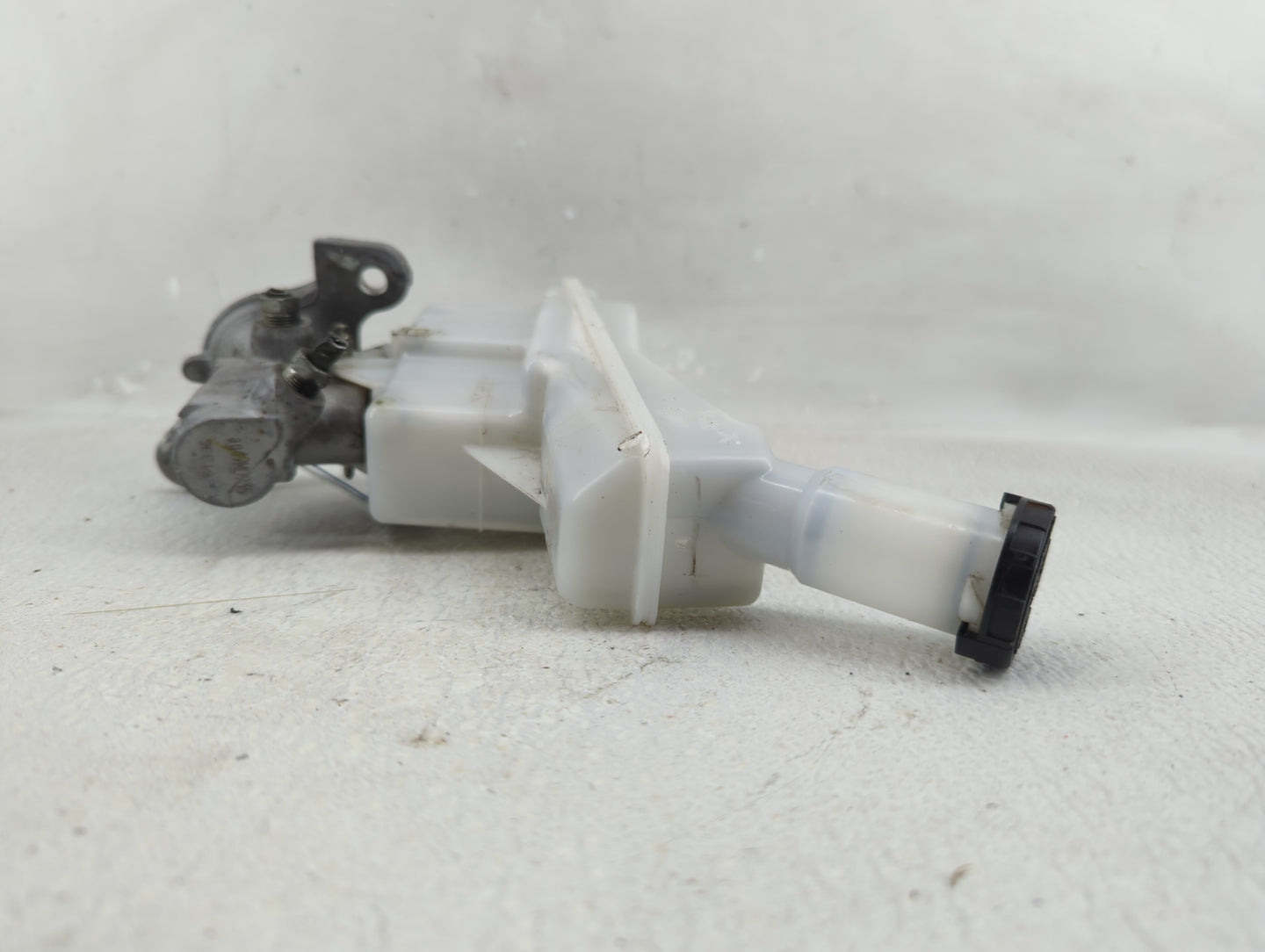 2020-2022 Nissan Versa Brake Master Cylinder 1276326 - Oemusedautoparts1.com