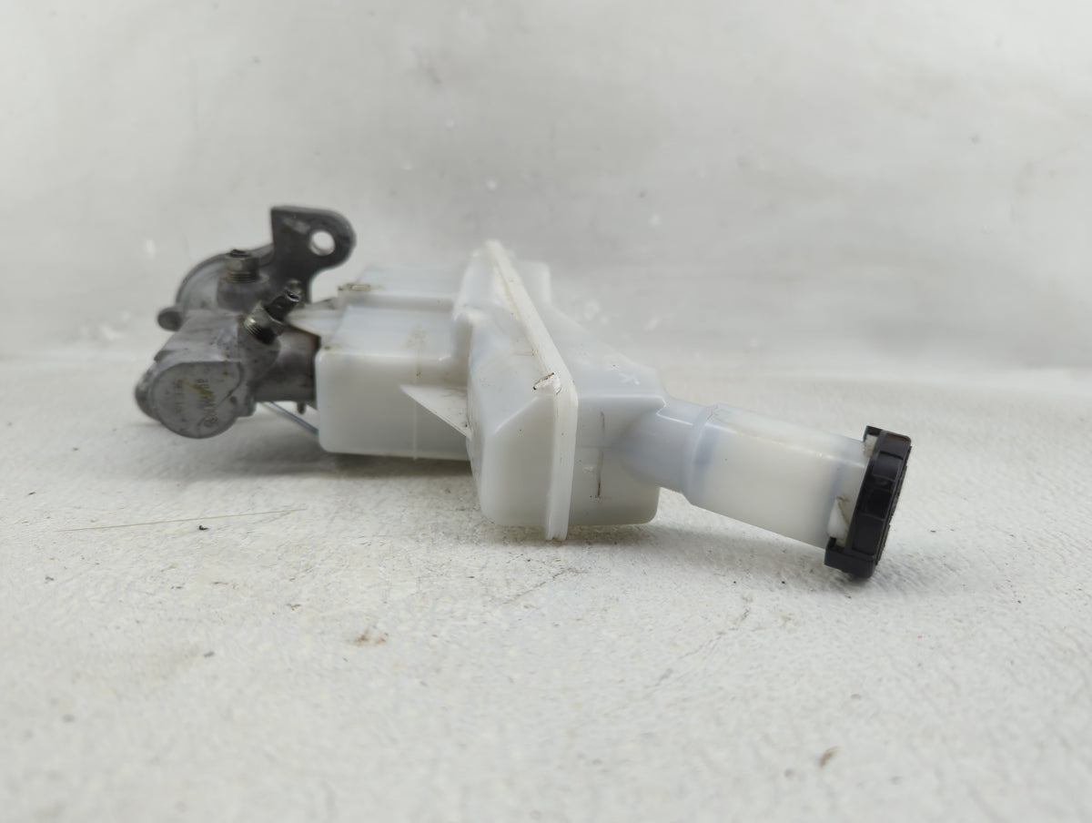2020-2022 Nissan Versa Brake Master Cylinder 1276326 - Oemusedautoparts1.com