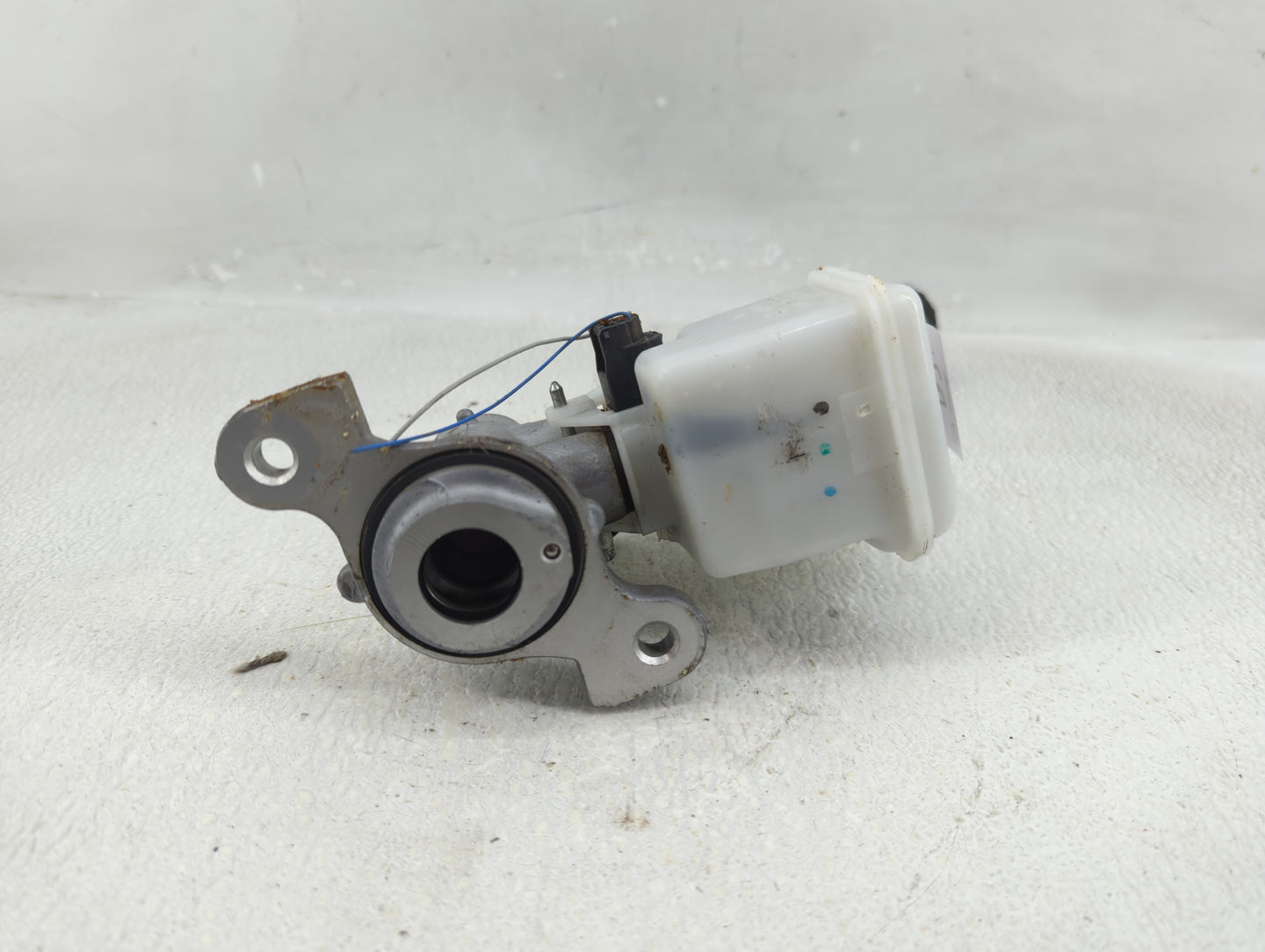 2020-2022 Nissan Versa Brake Master Cylinder - Oemusedautoparts1.com