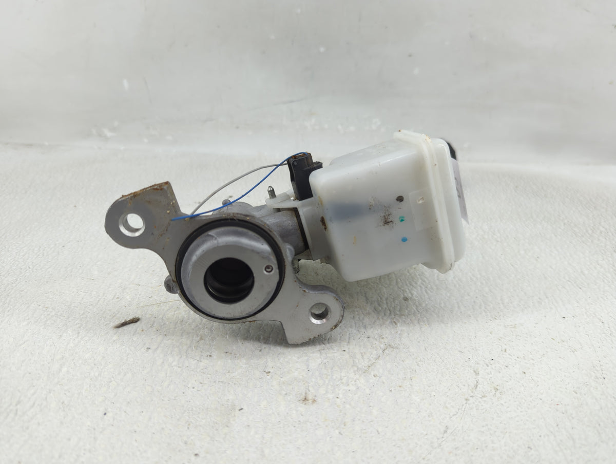 2020-2022 Nissan Versa Brake Master Cylinder 1276326 - Oemusedautoparts1.com