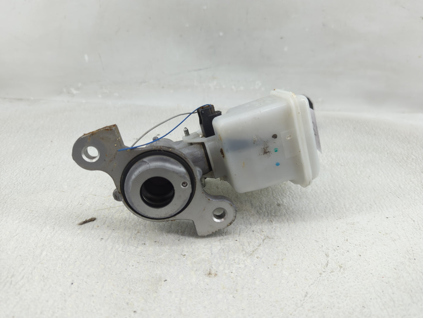 2020-2022 Nissan Versa Brake Master Cylinder 1276326 - Oemusedautoparts1.com
