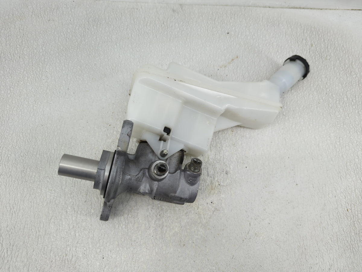 2020-2022 Nissan Versa Brake Master Cylinder 1276327 - Oemusedautoparts1.com