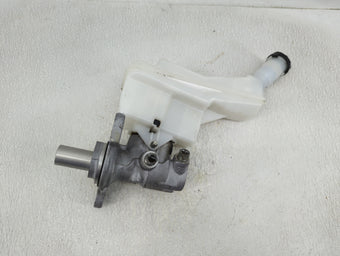 compare product 2020-2022 Nissan Versa Brake Master Cylinder 1276327