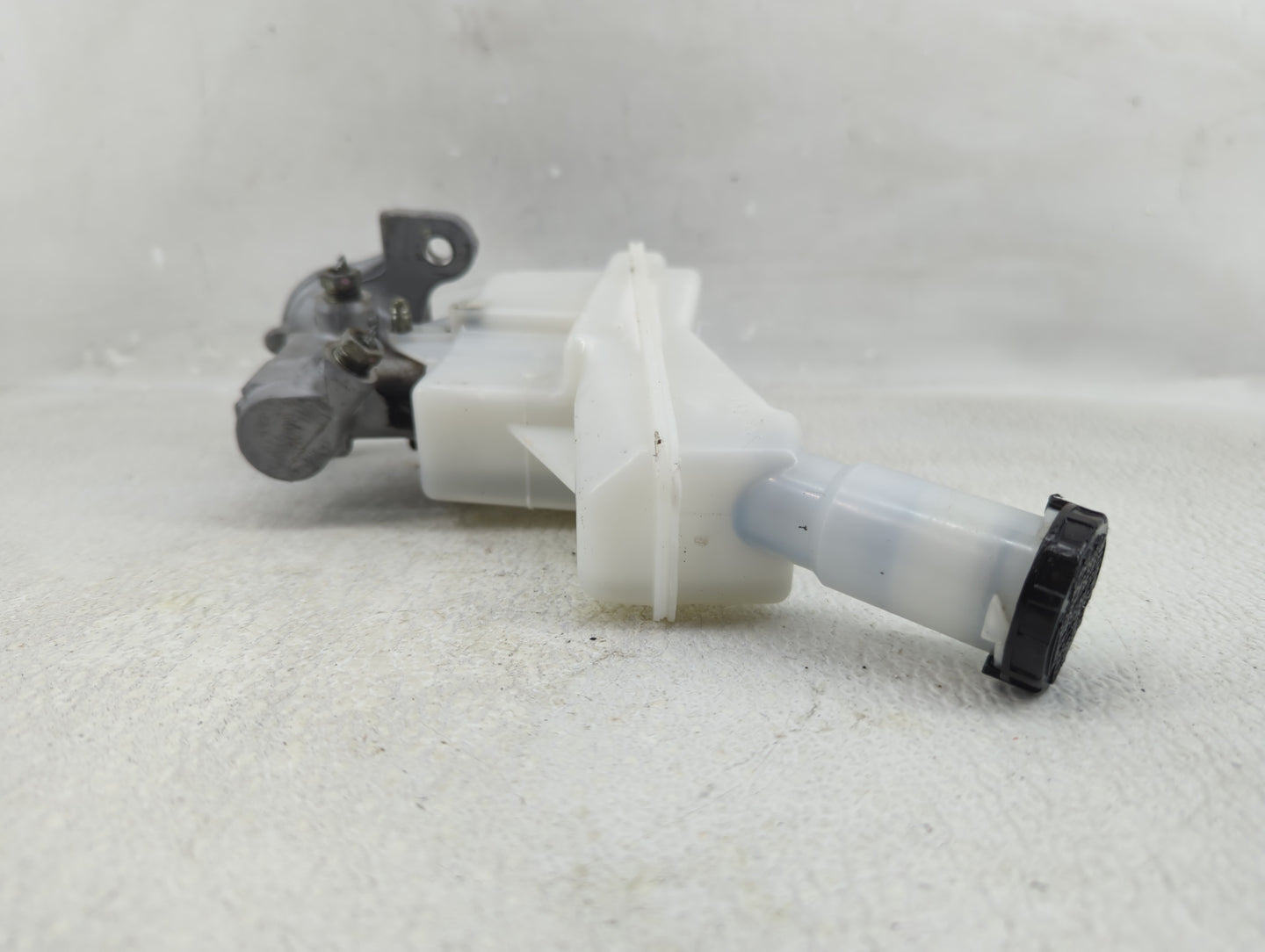2020-2022 Nissan Versa Brake Master Cylinder 1276327 - Oemusedautoparts1.com