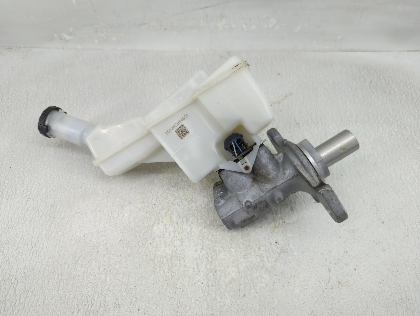 2020-2022 Nissan Versa Brake Master Cylinder - Oemusedautoparts1.com