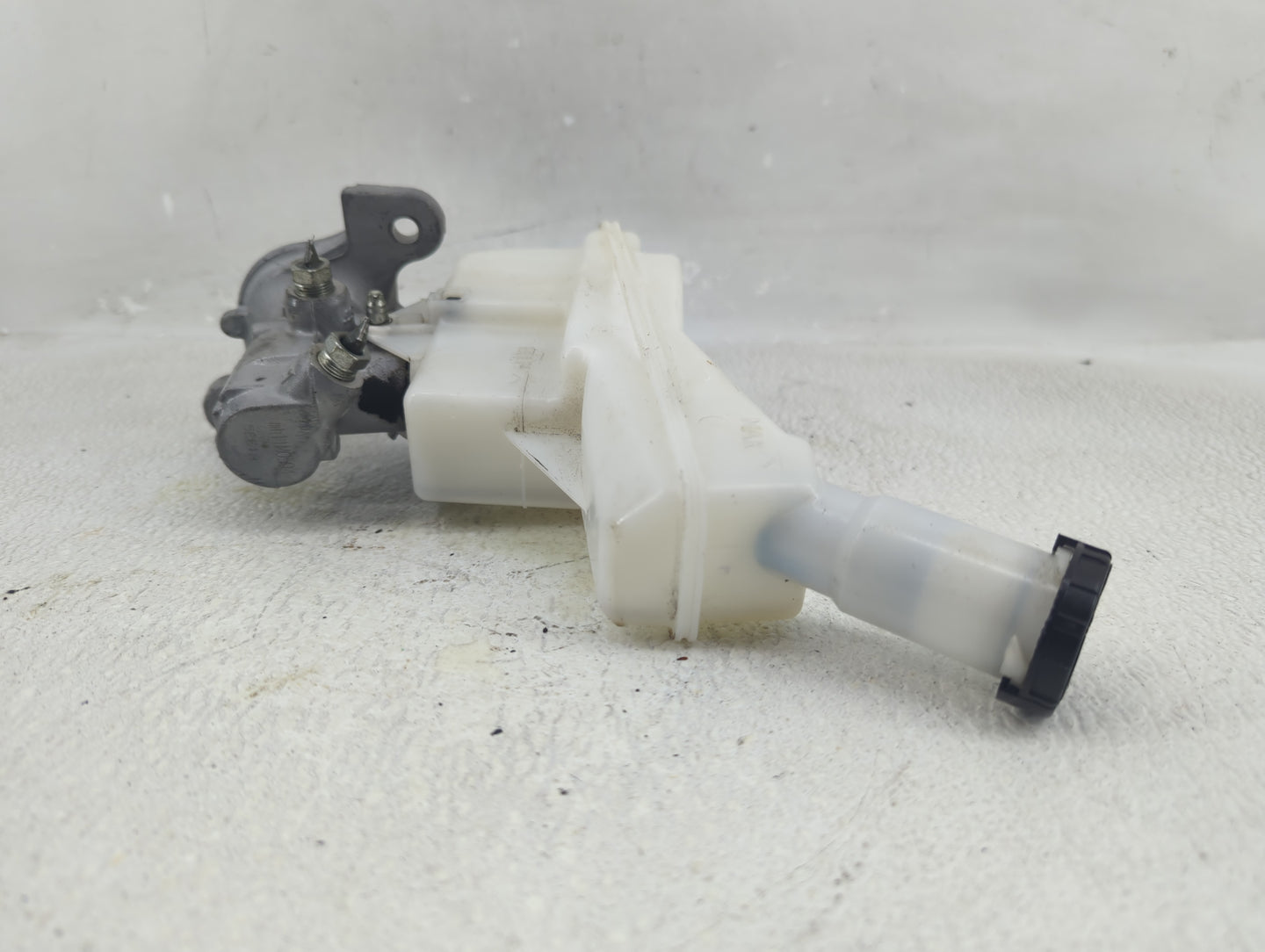 2020-2022 Nissan Versa Brake Master Cylinder 1290518 - Oemusedautoparts1.com