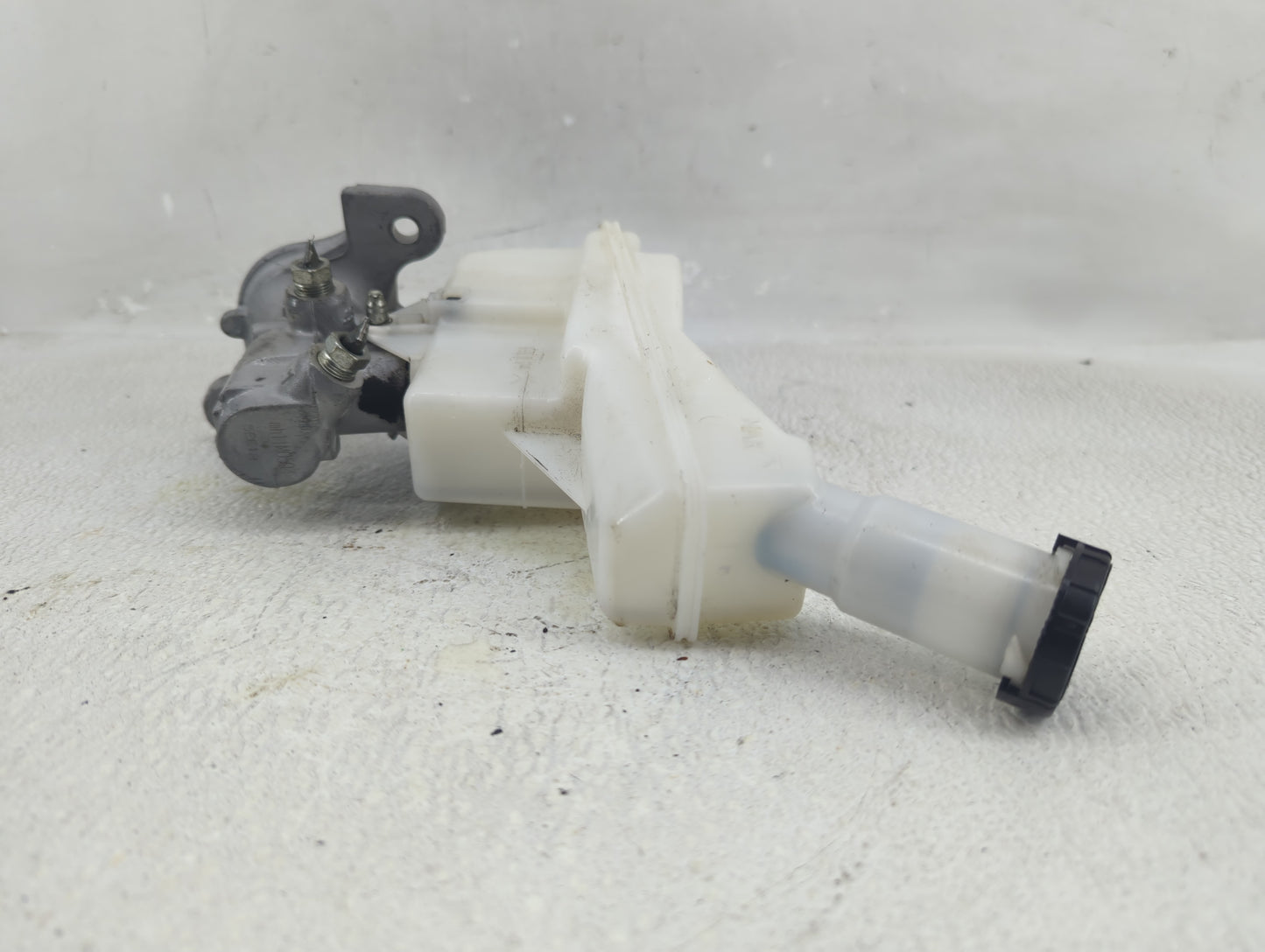 2020-2022 Nissan Versa Brake Master Cylinder 1290518 - Oemusedautoparts1.com