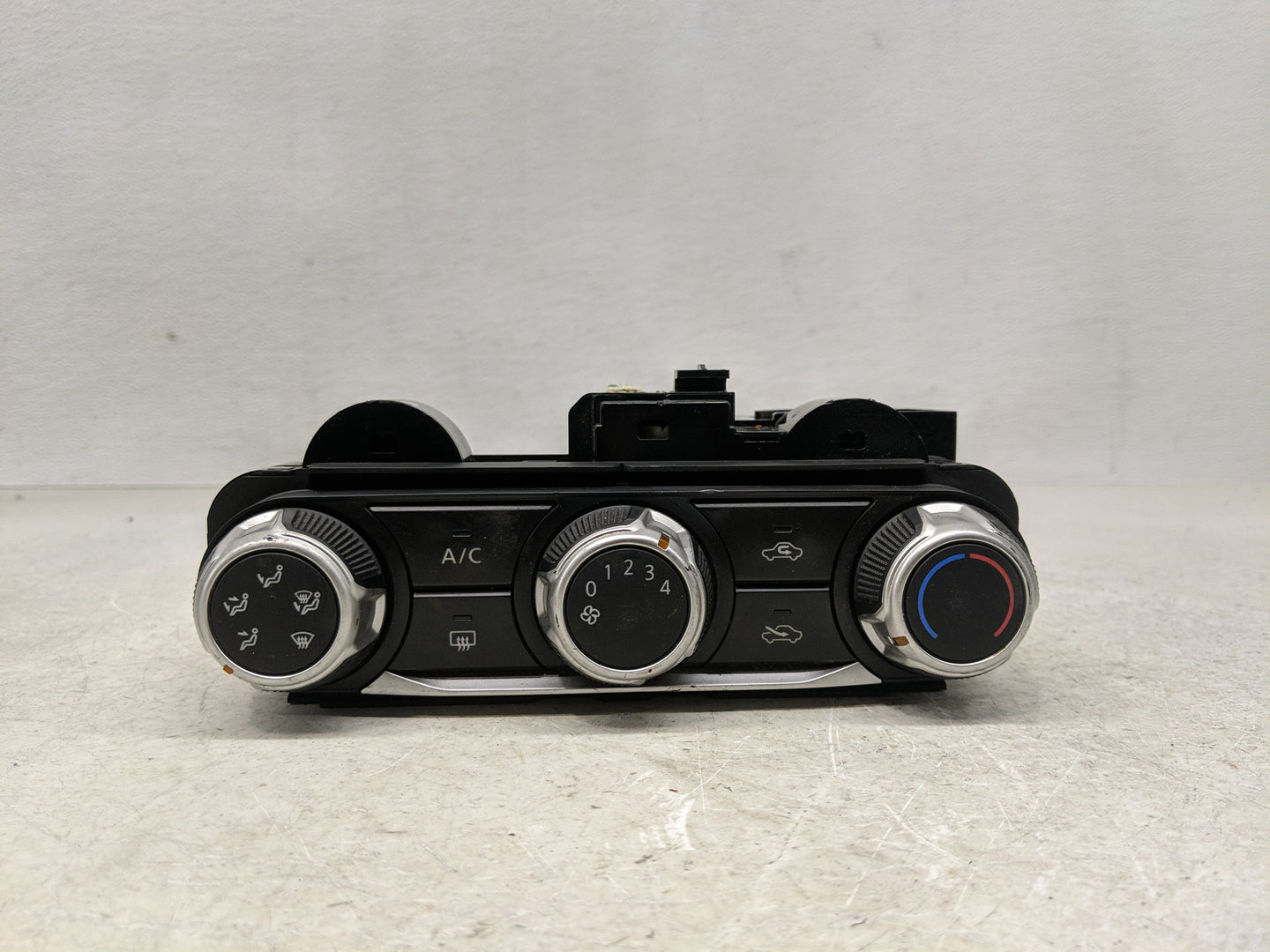 2021 Nissan Versa Climate Control Module Temperature AC/Heater Replacement P/N:T92529A Fits OEM Used Auto Parts - Oemusedaut