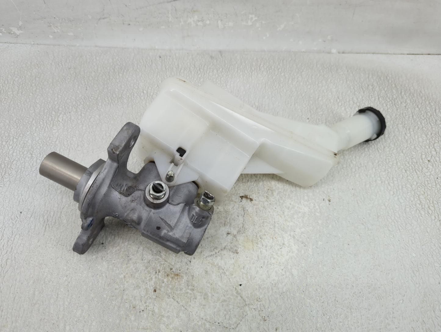 2020-2022 Nissan Versa Brake Master Cylinder - Oemusedautoparts1.com